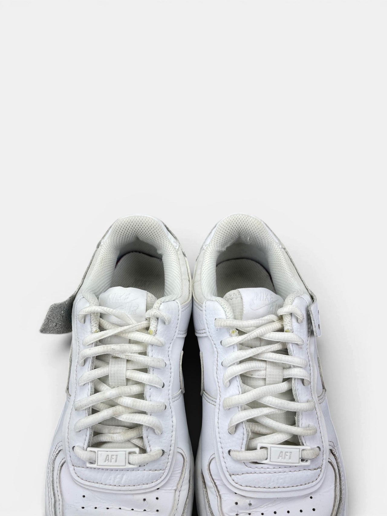 Nike Air Force 1 Shadow Triple White — buty sportowe damskie w bardzo dobrym stanie rozmiar 37.5, zapiętki butów