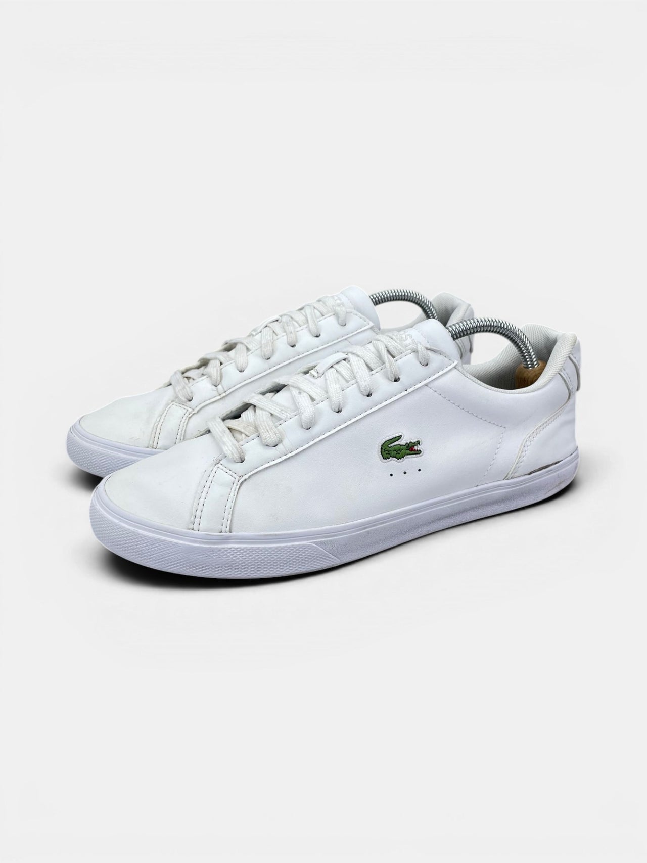 Lacoste Lerond — buty sportowe męskie w bardzo dobrym stanie rozmiar 42, widok z boku