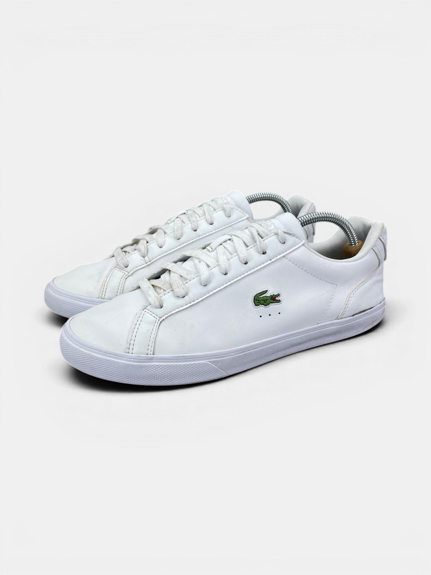 Lacoste Lerond — buty sportowe męskie w bardzo dobrym stanie rozmiar 42, widok z boku