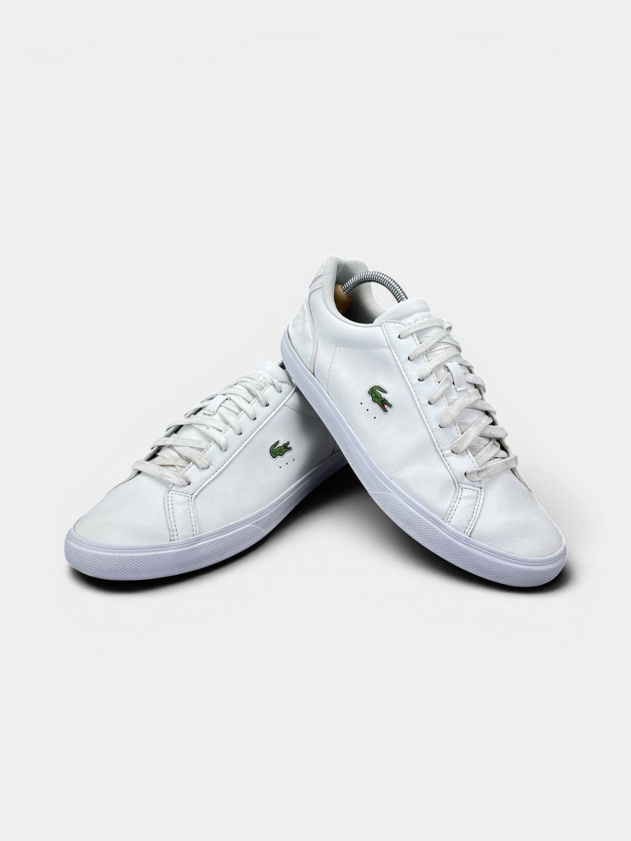 Lacoste Lerond — buty sportowe męskie w bardzo dobrym stanie rozmiar 42, boczny profil