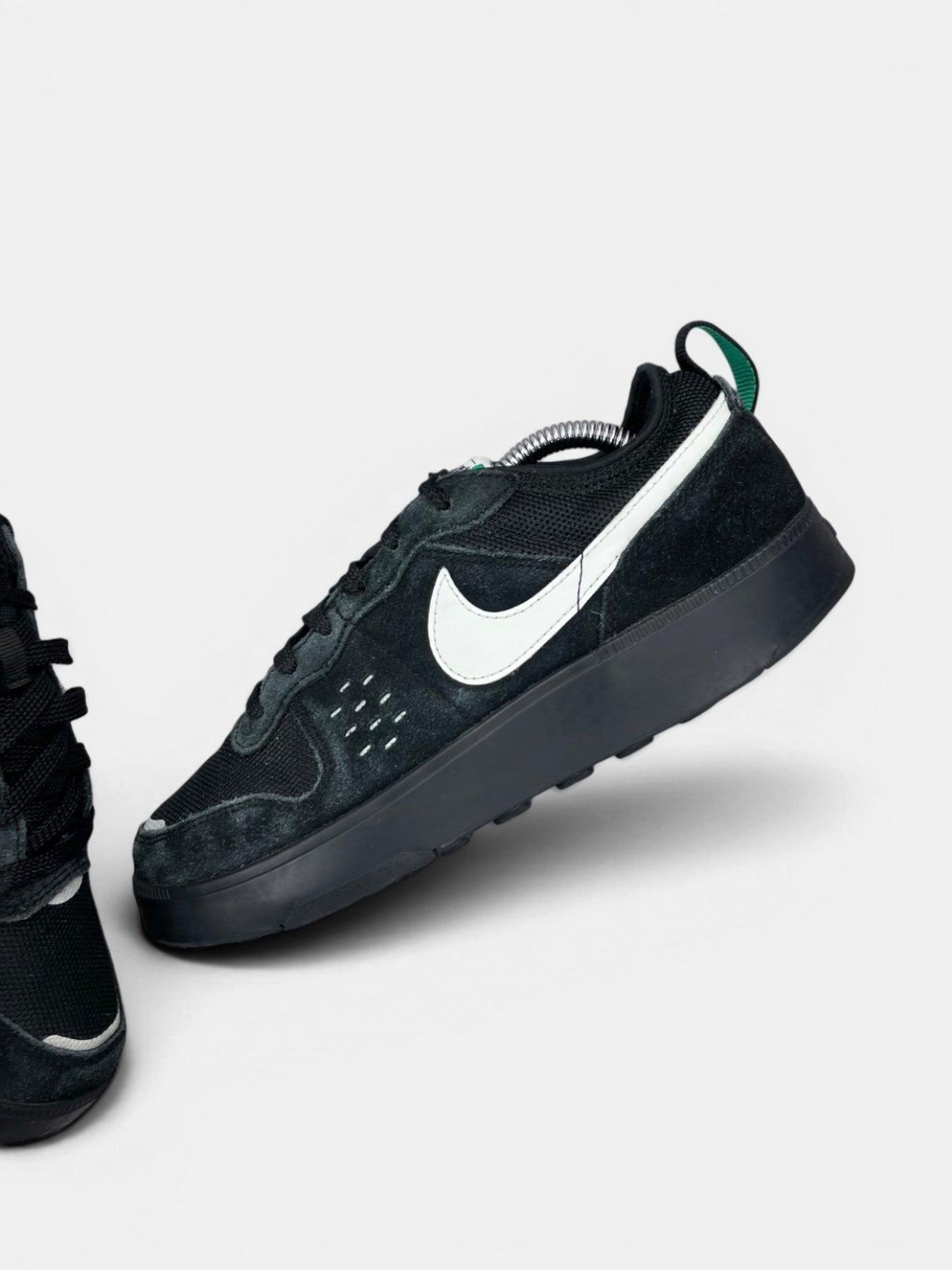Nike C1TY Street — buty sportowe męskie w bardzo dobrym stanie rozmiar 39, widok z góry na wewnętrzną stronę butów