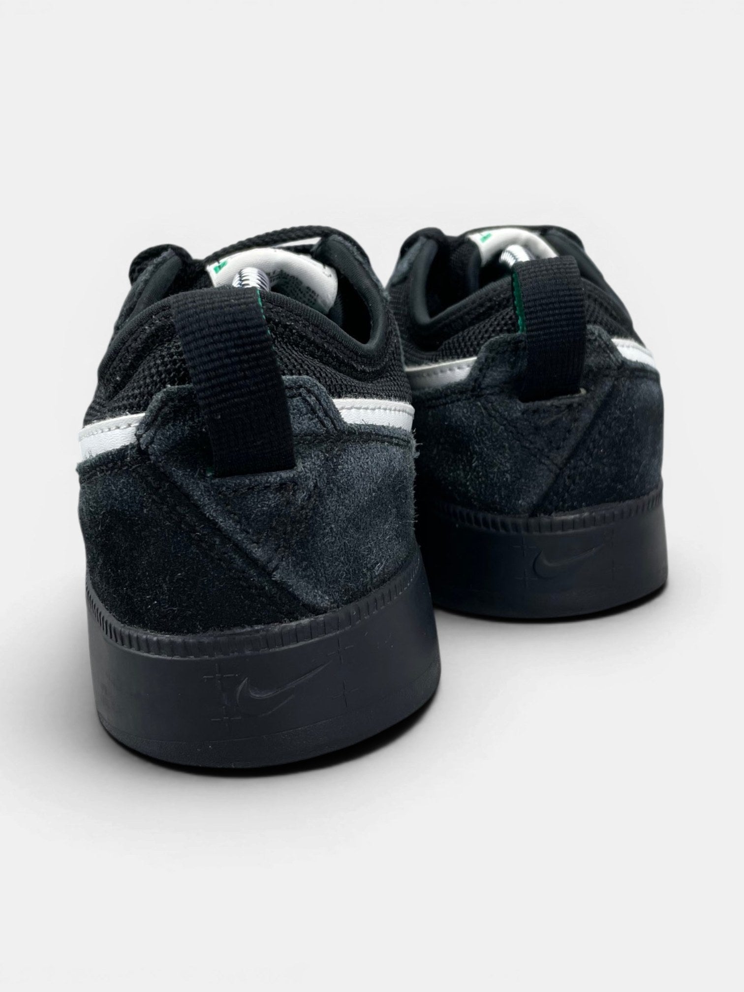 Nike C1TY Street — buty sportowe męskie w bardzo dobrym stanie rozmiar 39, widok z tyłu
