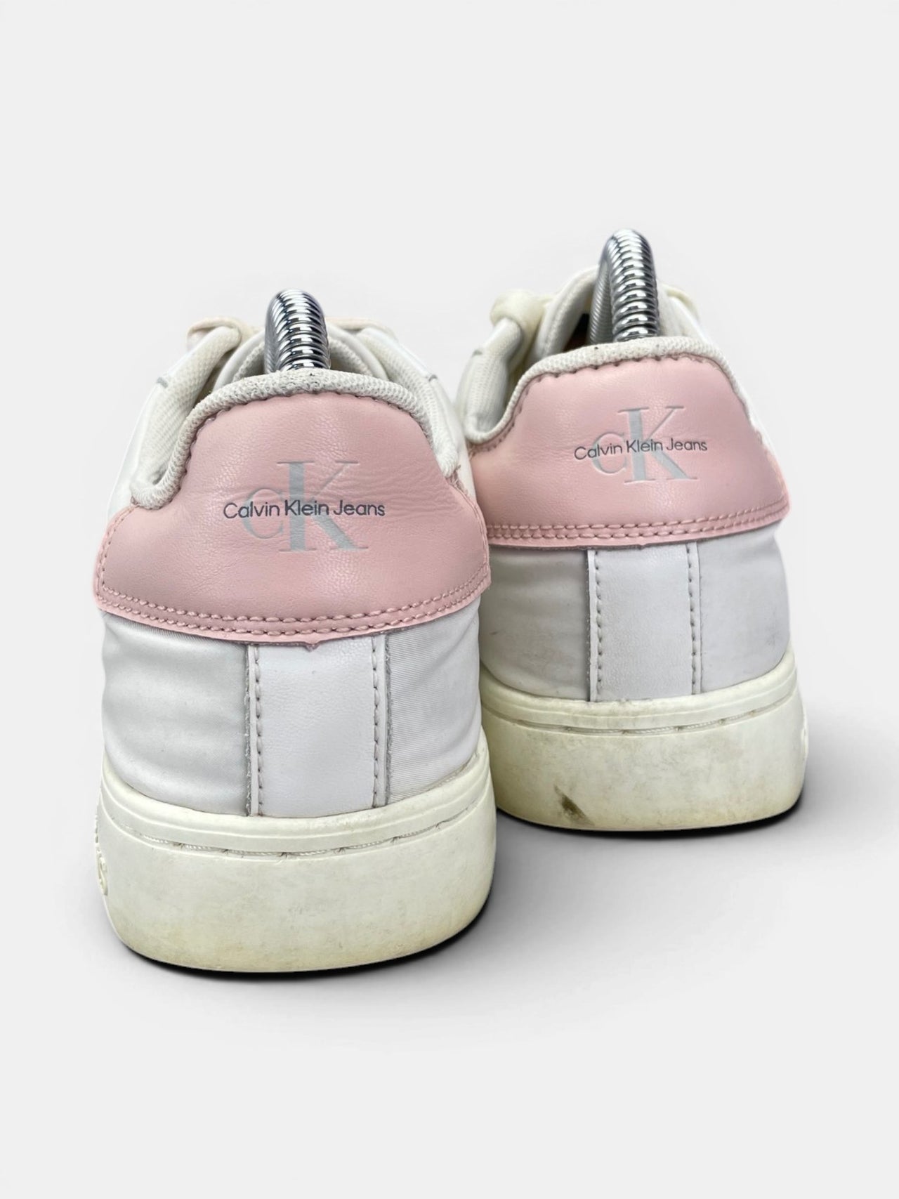 Calvin Klein Sneakers — buty sportowe damskie w bardzo dobrym stanie rozmiar 37, widok z tyłu
