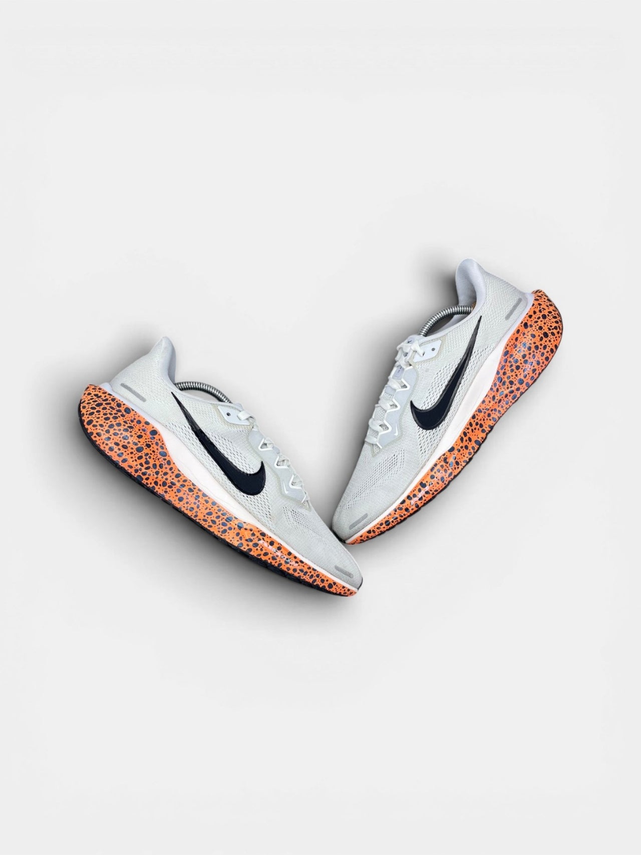 Nike InfinityRN 4 Electric Pack — buty sportowe męskie w bardzo dobrym stanie rozmiar 44, widok z góry na zewnętrzną stronę butów