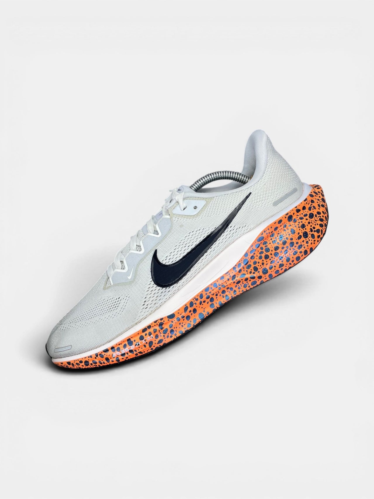Nike InfinityRN 4 Electric Pack — buty sportowe męskie w bardzo dobrym stanie rozmiar 44, widok z góry na wewnętrzną stronę butów
