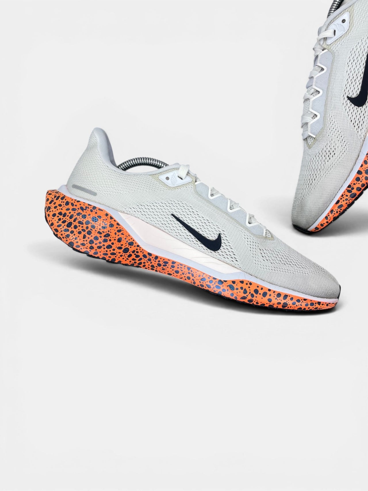 Nike InfinityRN 4 Electric Pack — buty sportowe męskie w bardzo dobrym stanie rozmiar 44, wewnętrzny panel lewego buta