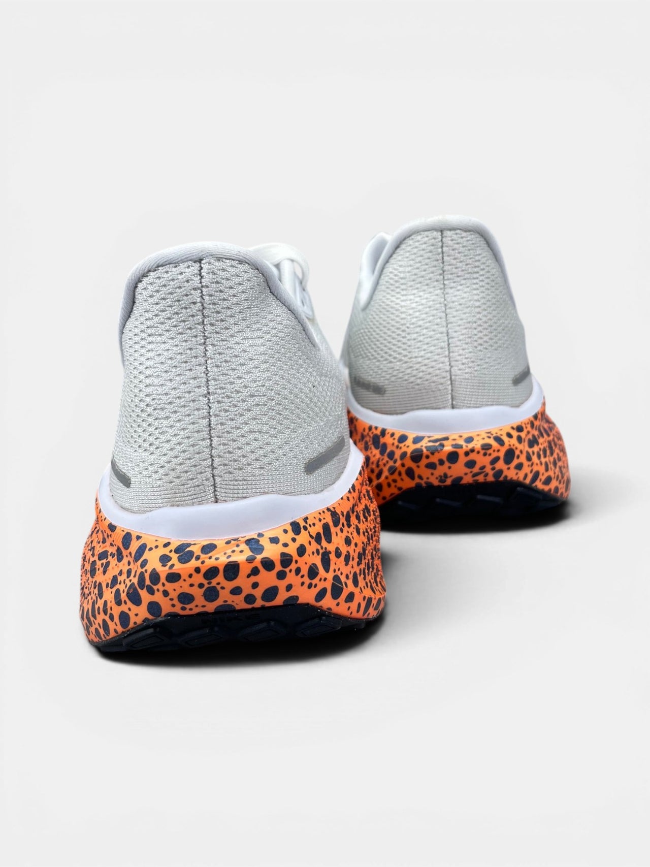 Nike InfinityRN 4 Electric Pack — buty sportowe męskie w bardzo dobrym stanie rozmiar 44, widok z tyłu