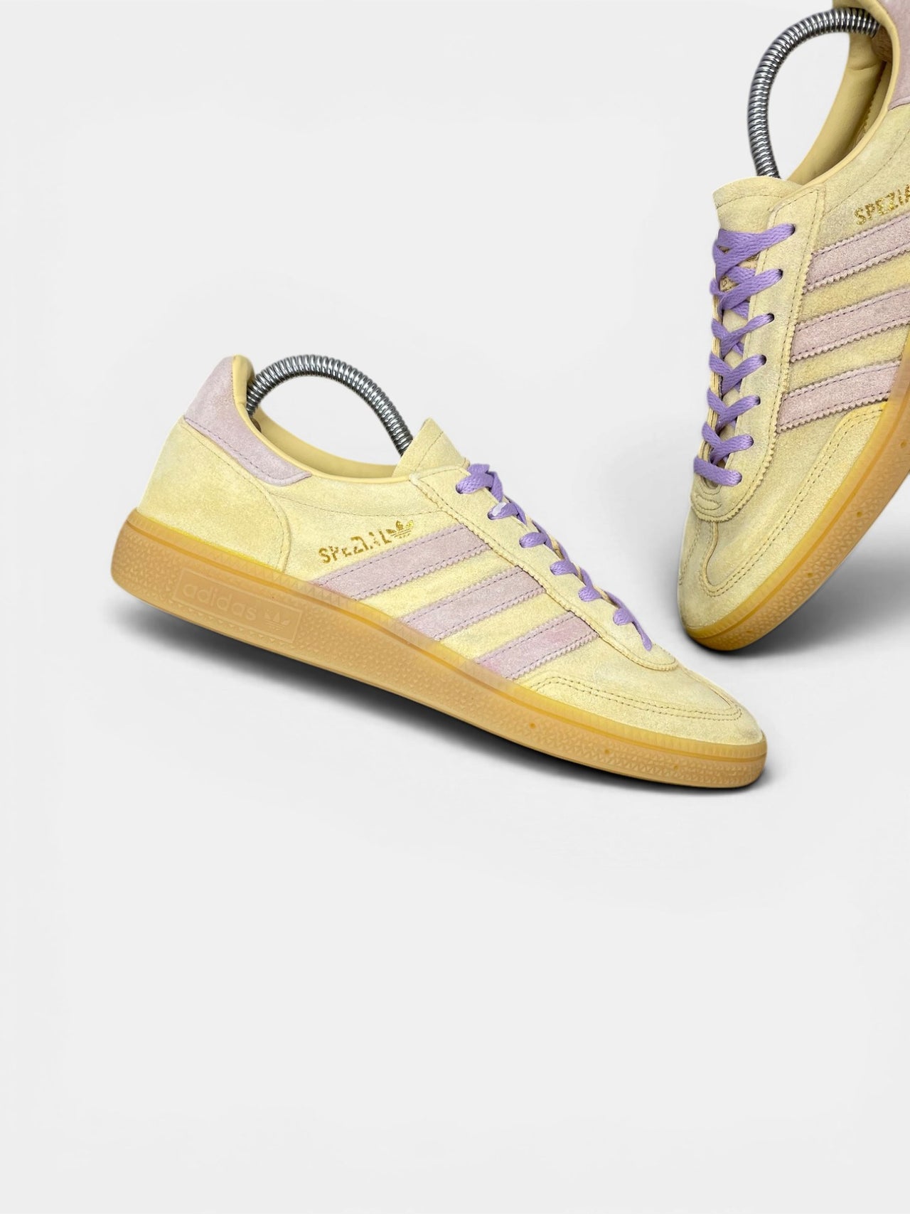 Adidas Handball Spezial W — buty sportowe damskie w bardzo dobrym stanie rozmiar 40 2/3, zewnętrzny panel lewego buta