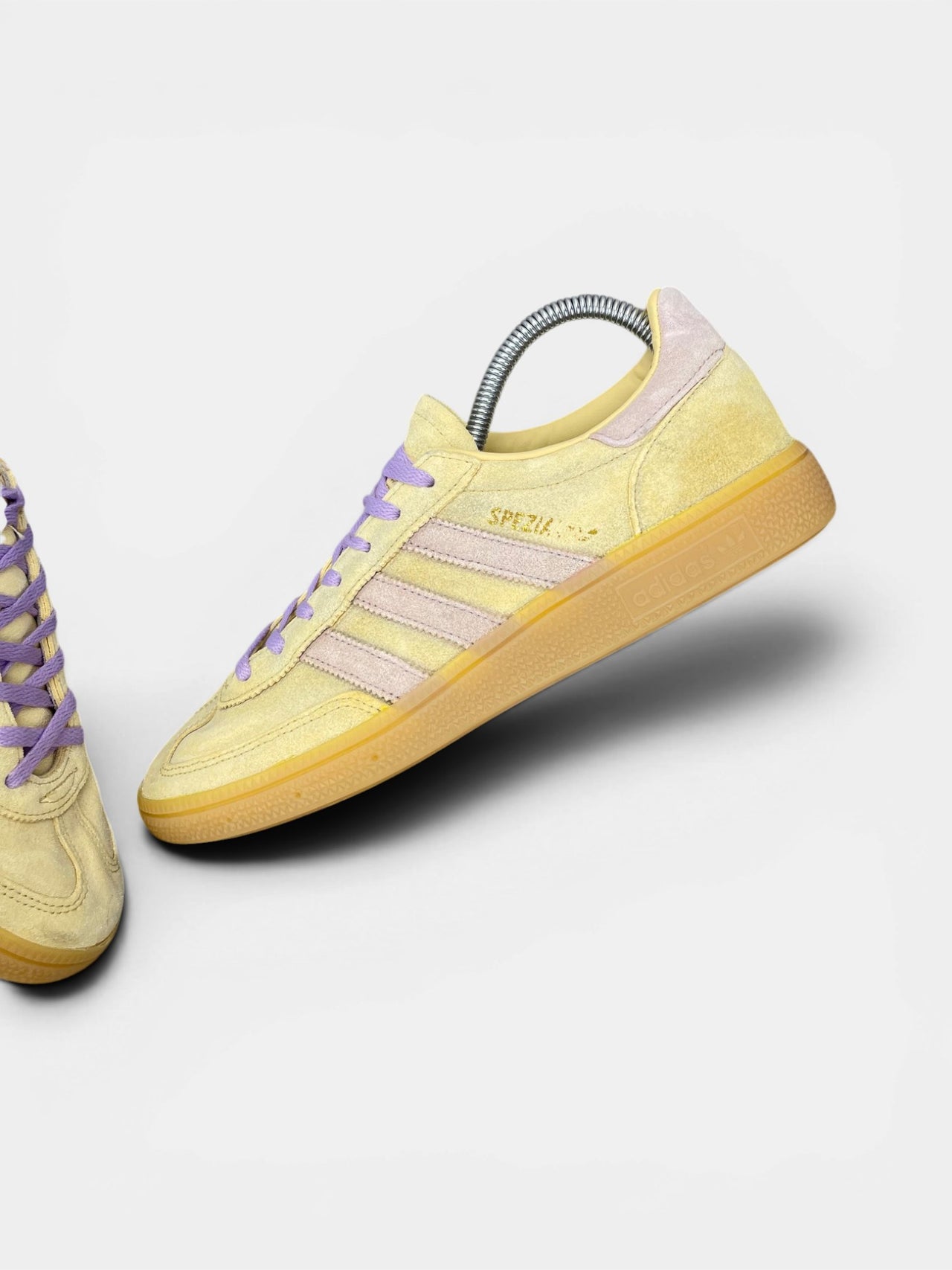 Adidas Handball Spezial W — buty sportowe damskie w bardzo dobrym stanie rozmiar 40 2/3, widok z góry na wewnętrzną stronę butów