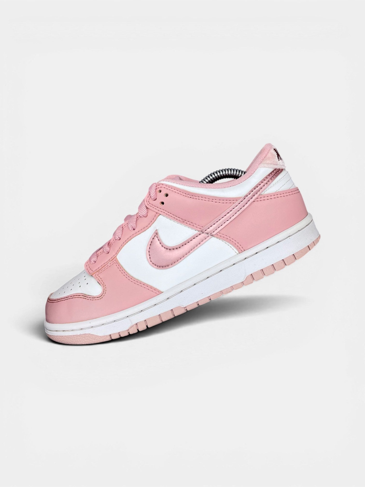 Nike Dunk Low Pink Velvet — buty sportowe damskie w bardzo dobrym stanie rozmiar 39, widok z góry na wewnętrzną stronę butów