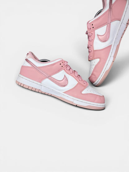 Nike Dunk Low Pink Velvet — buty sportowe damskie w bardzo dobrym stanie rozmiar 39, wewnętrzny panel lewego buta