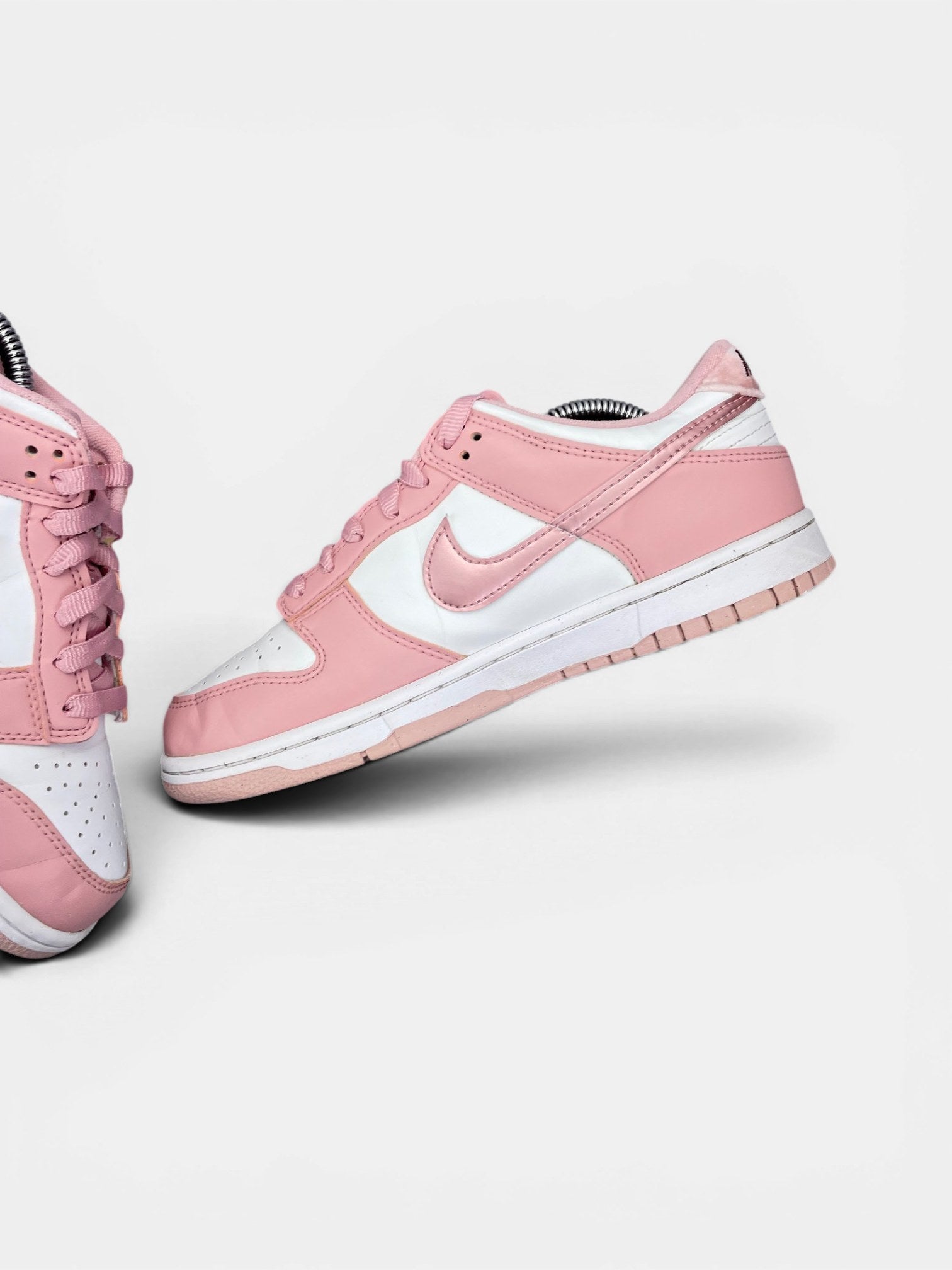 Nike Dunk Low Pink Velvet — buty sportowe damskie w bardzo dobrym stanie rozmiar 39, wewnętrzny panel prawego buta