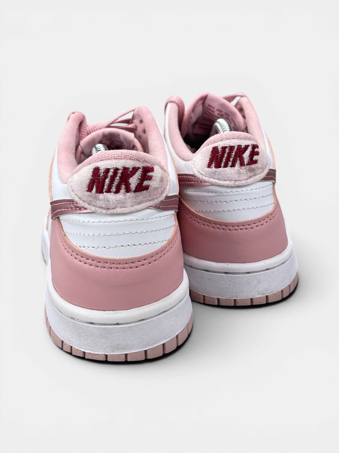 Nike Dunk Low Pink Velvet — buty sportowe damskie w bardzo dobrym stanie rozmiar 39, widok z tyłu