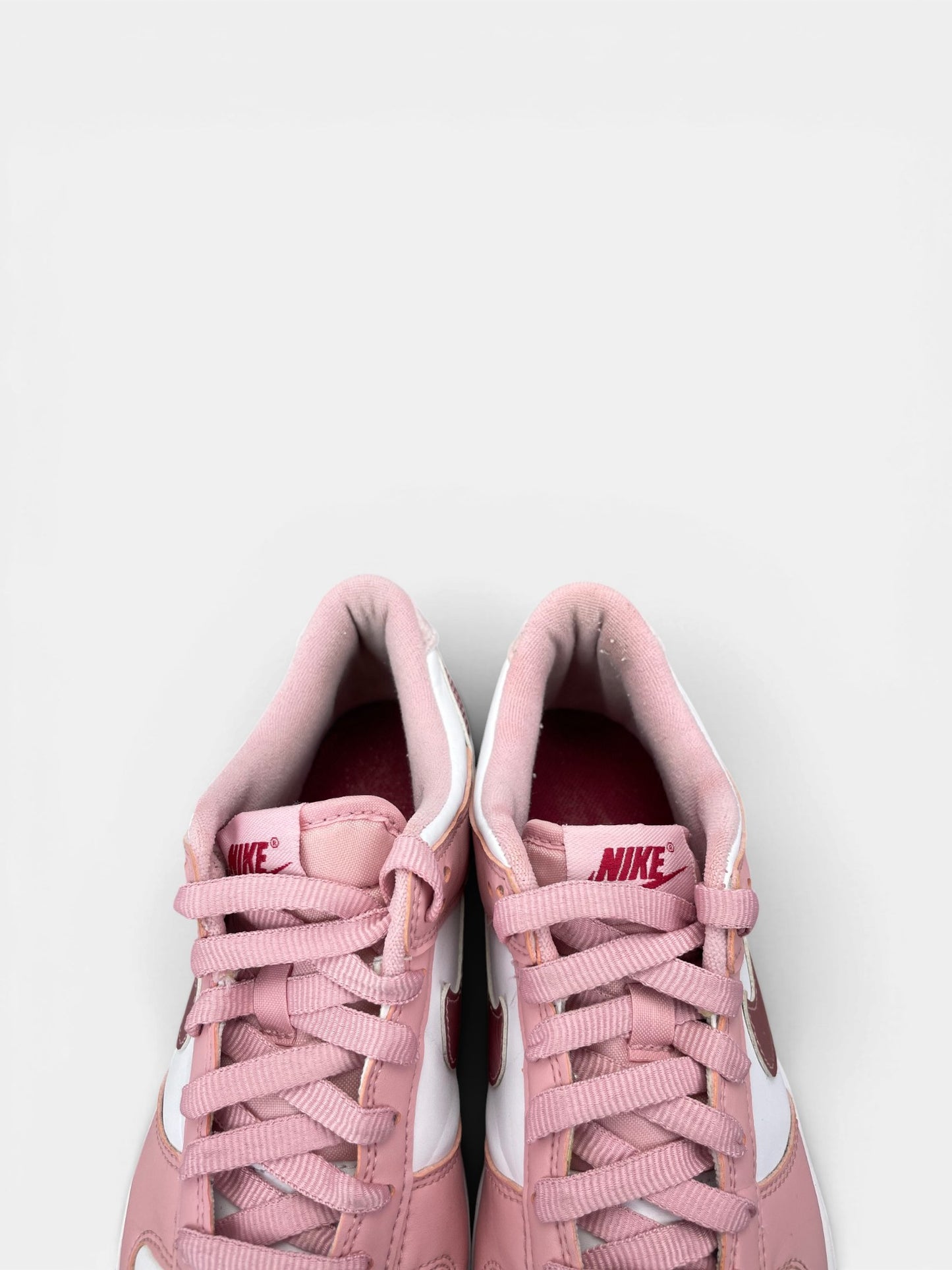 Nike Dunk Low Pink Velvet — buty sportowe damskie w bardzo dobrym stanie rozmiar 39, zapiętki butów