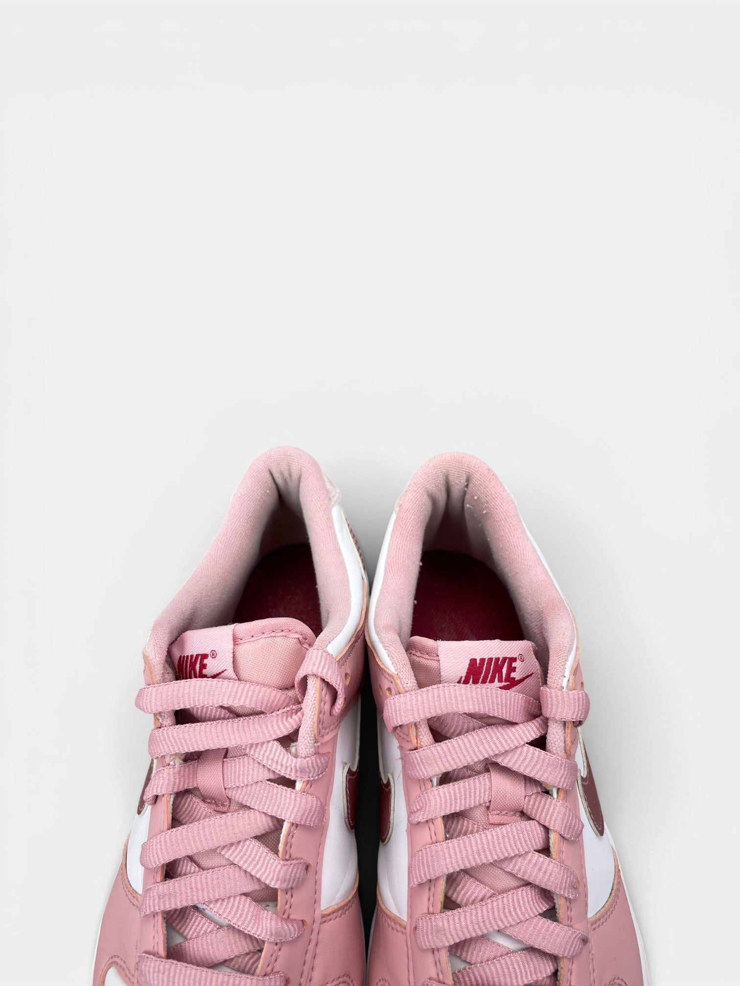 Nike Dunk Low Pink Velvet — buty sportowe damskie w bardzo dobrym stanie rozmiar 39, zapiętki butów