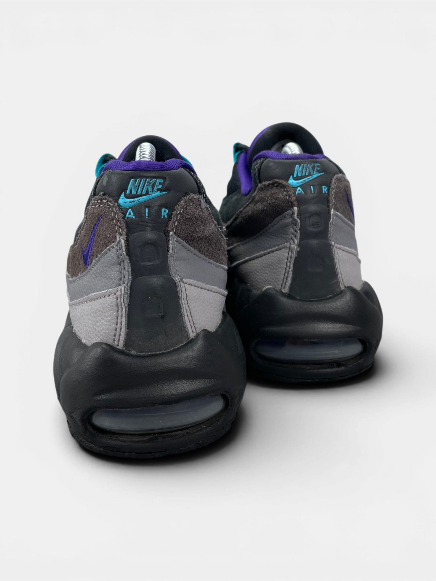 Nike Air Max 95 Black Grape — buty sportowe męskie w bardzo dobrym stanie rozmiar 42, widok z tyłu