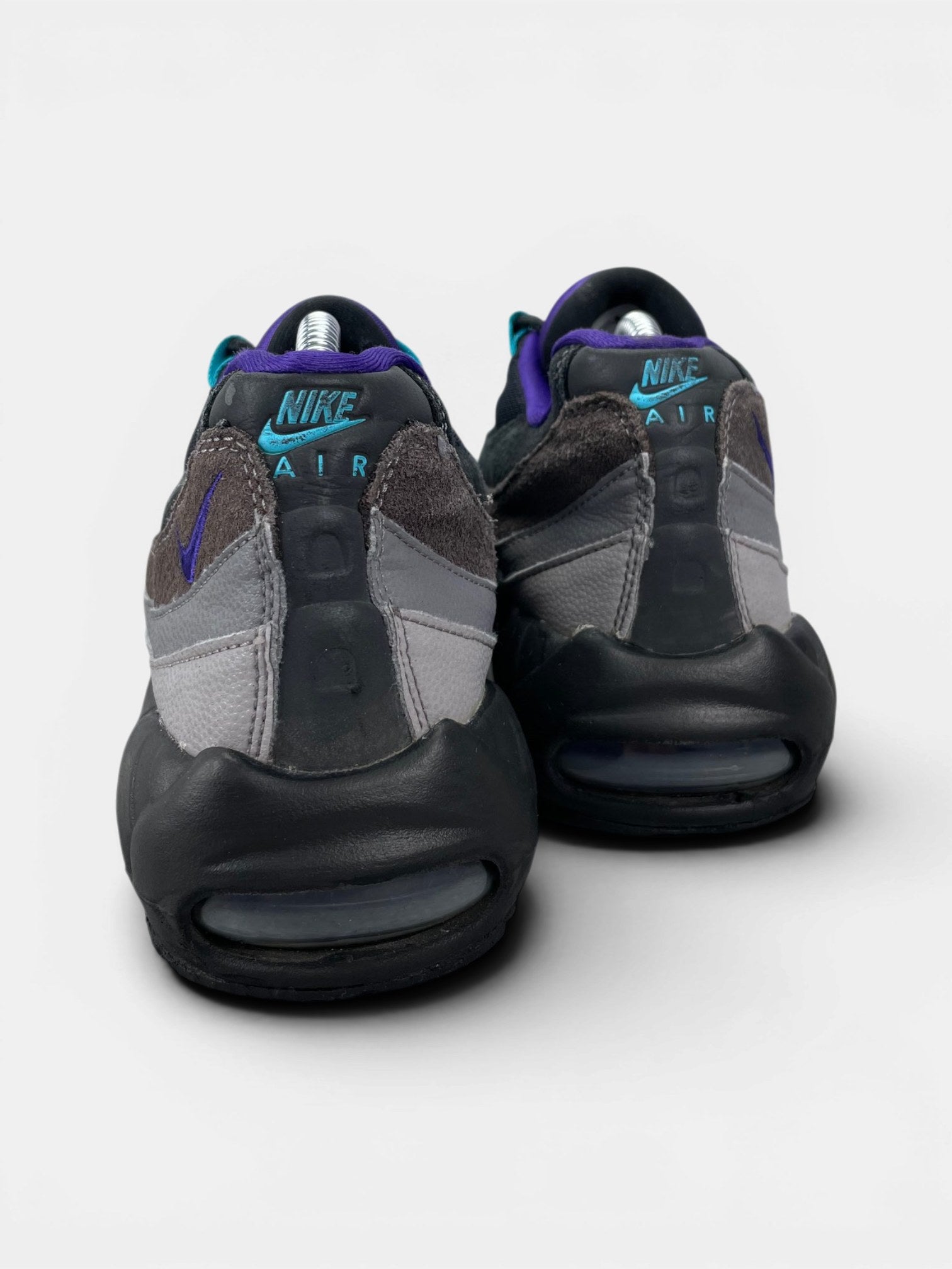 Nike Air Max 95 Black Grape — buty sportowe męskie w bardzo dobrym stanie rozmiar 42, widok z tyłu