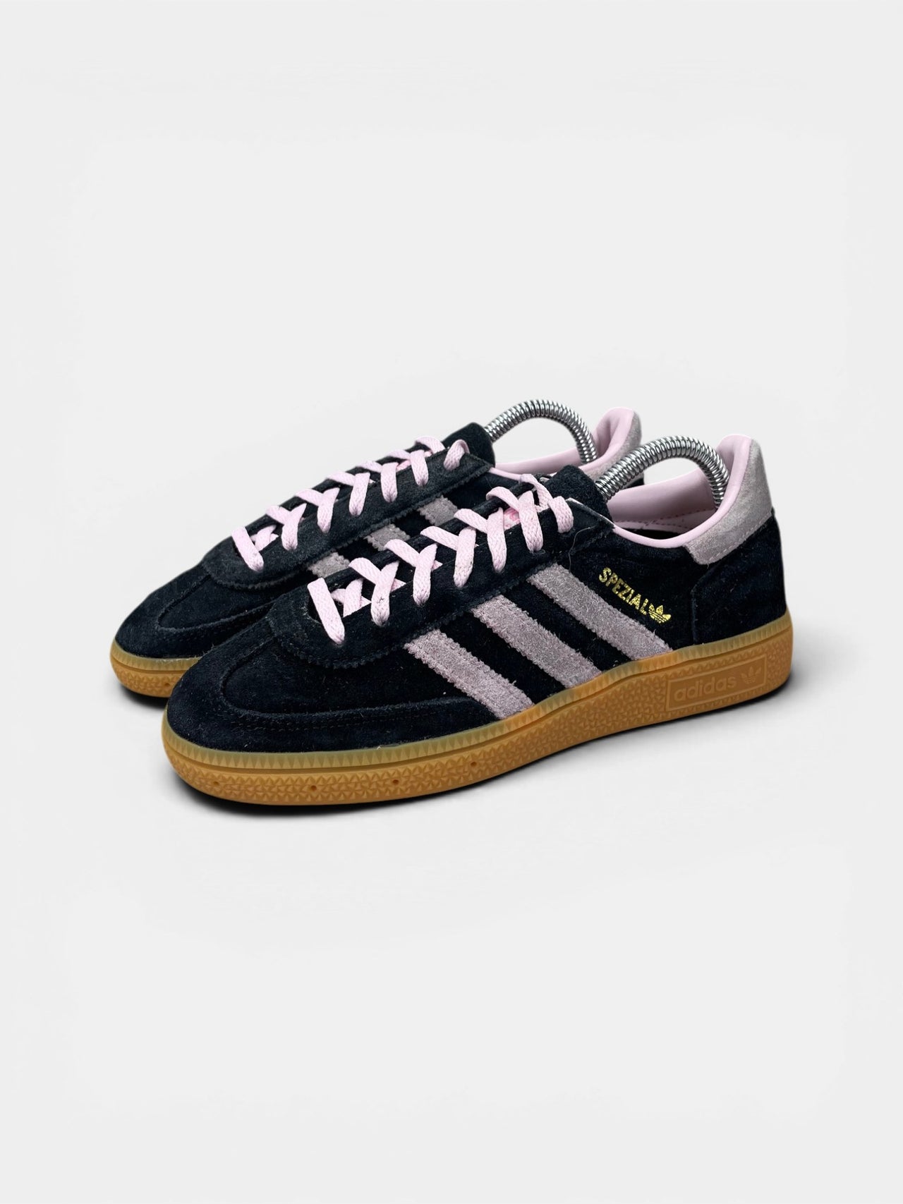 Adidas Spezial Black Pink — buty sportowe damskie w bardzo dobrym stanie rozmiar 36 2/3, widok z boku