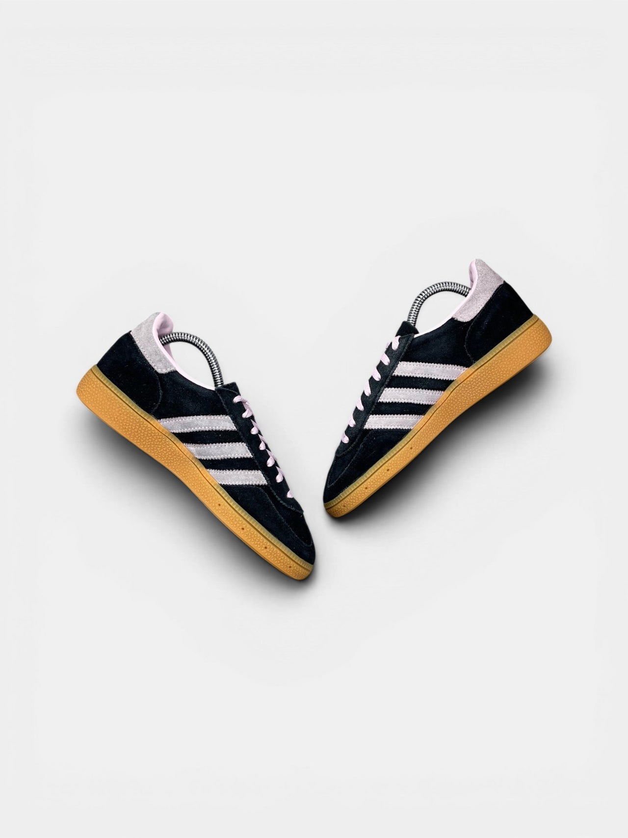 Adidas Spezial Black Pink — buty sportowe damskie w bardzo dobrym stanie rozmiar 36 2/3, zewnętrzny panel prawego buta