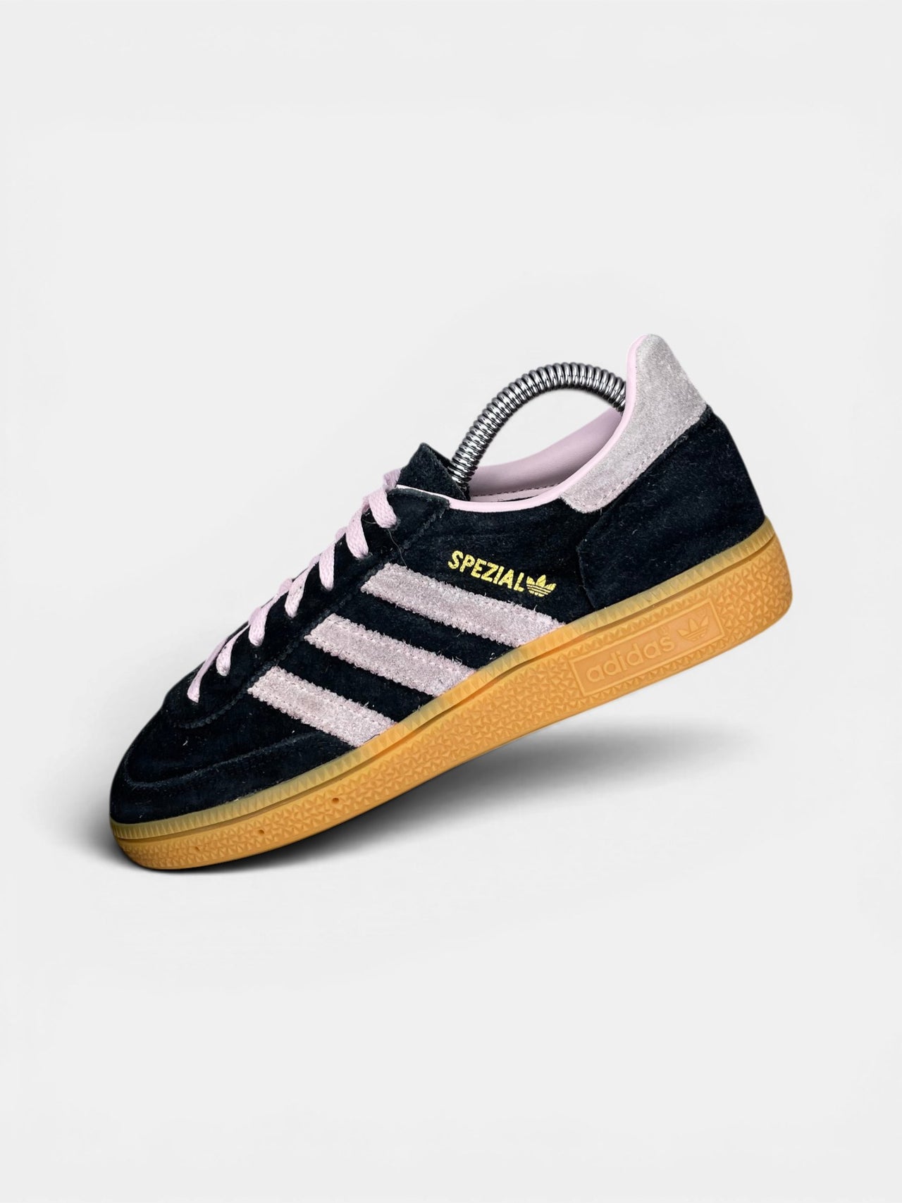 Adidas Spezial Black Pink — buty sportowe damskie w bardzo dobrym stanie rozmiar 36 2/3, widok z góry na wewnętrzną stronę butów
