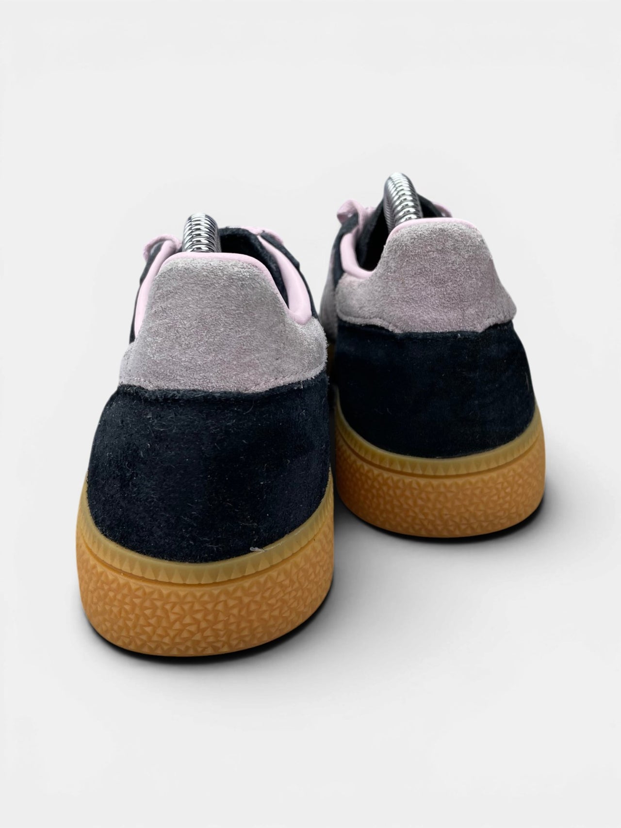 Adidas Spezial Black Pink — buty sportowe damskie w bardzo dobrym stanie rozmiar 36 2/3, widok z tyłu