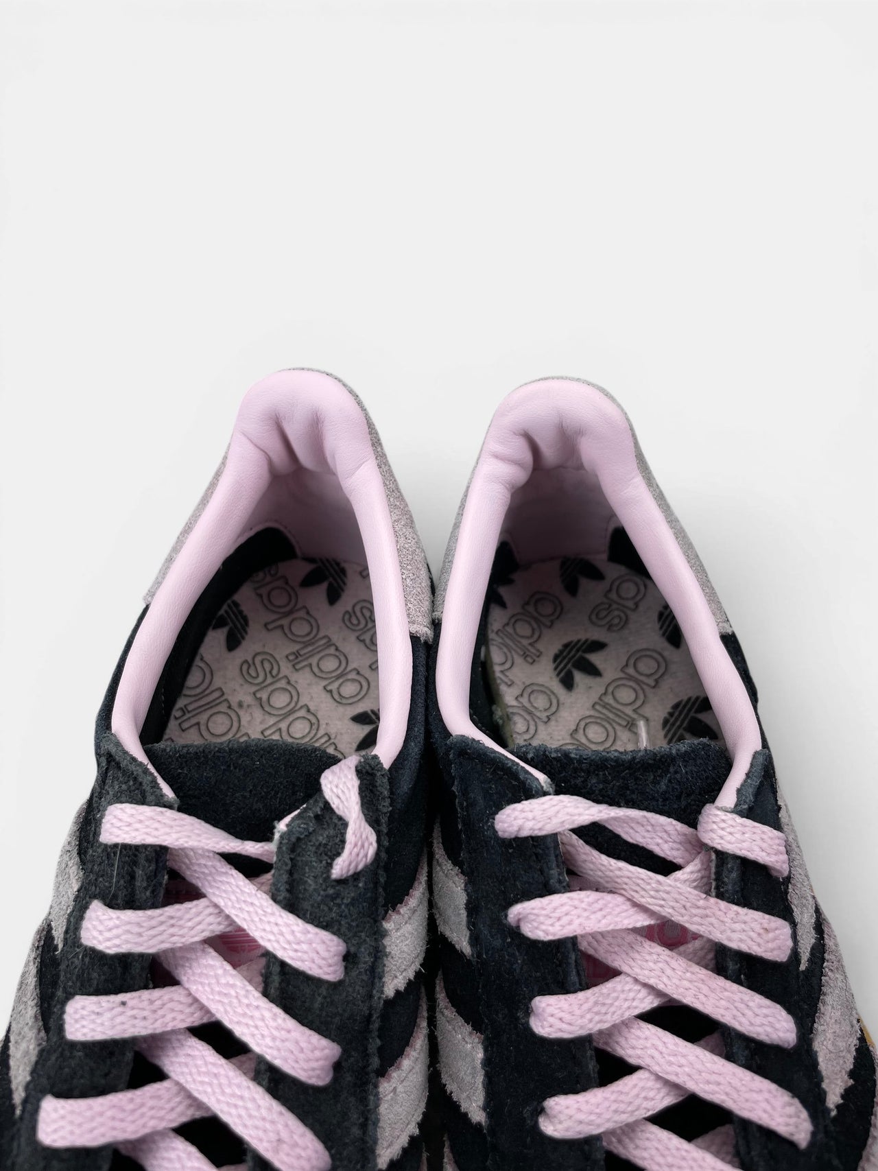Adidas Spezial Black Pink — buty sportowe damskie w bardzo dobrym stanie rozmiar 36 2/3, zapiętki butów