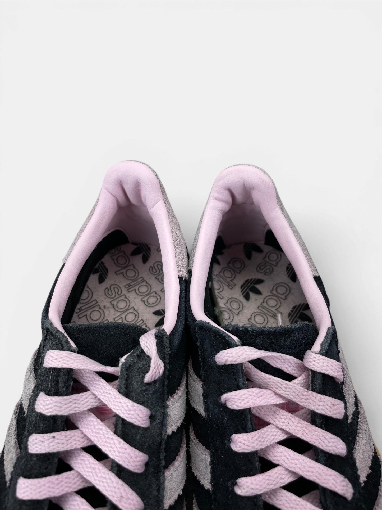 Adidas Spezial Black Pink — buty sportowe damskie w bardzo dobrym stanie rozmiar 36 2/3, zapiętki butów