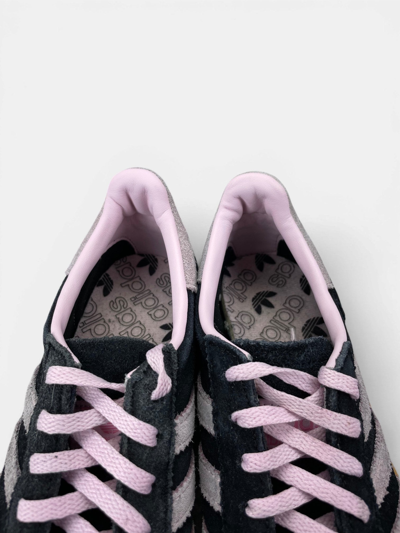 Adidas Spezial Black Pink — buty sportowe damskie w bardzo dobrym stanie rozmiar 36 2/3, zapiętki butów