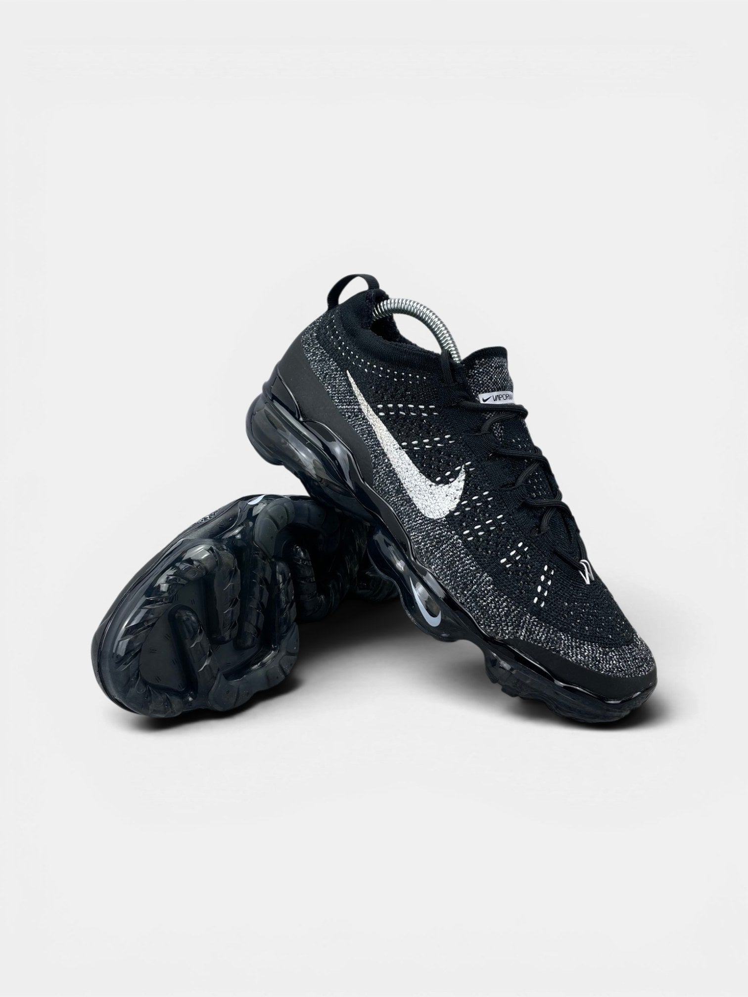Nike Air VaporMax 2023 Flyknit Oreo — buty sportowe męskie w bardzo dobrym stanie rozmiar 41, boczny profil