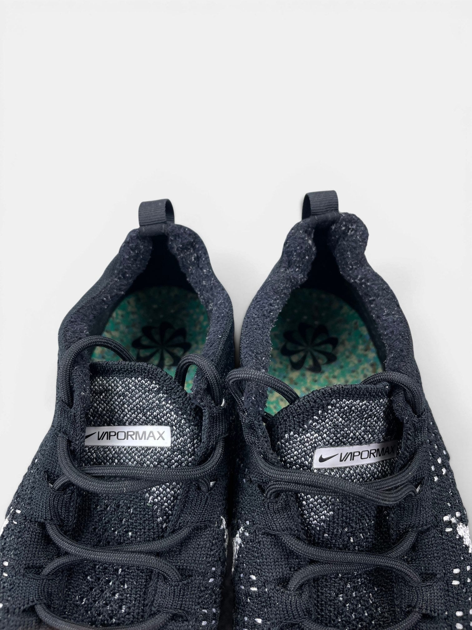 Nike Air VaporMax 2023 Flyknit Oreo — buty sportowe męskie w bardzo dobrym stanie rozmiar 41, zapiętki butów