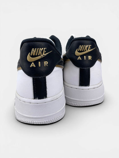 Nike Air Force 1 Low Metallic Gold — buty sportowe męskie w bardzo dobrym stanie rozmiar 43, widok z tyłu