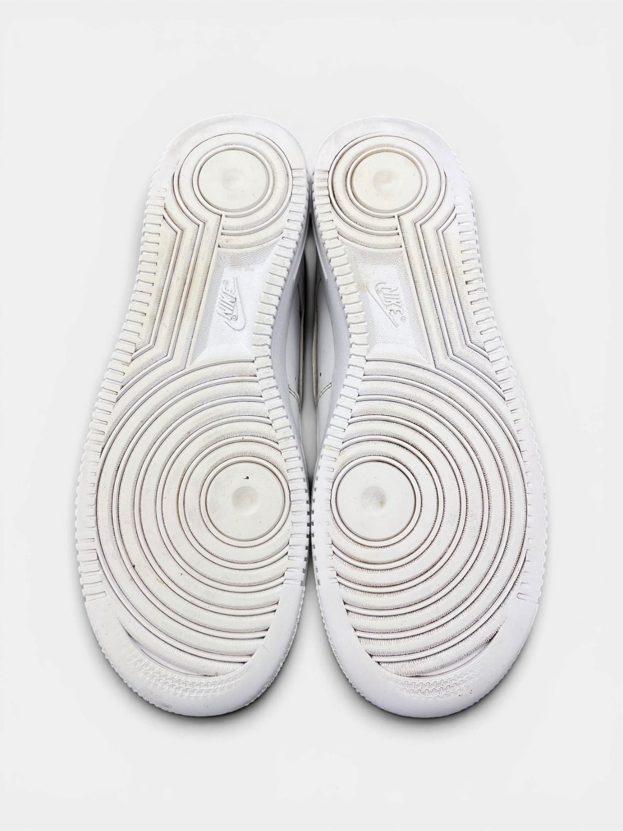 Nike Air Force 1 Low Metallic Gold — buty sportowe męskie w bardzo dobrym stanie rozmiar 43, podeszwa