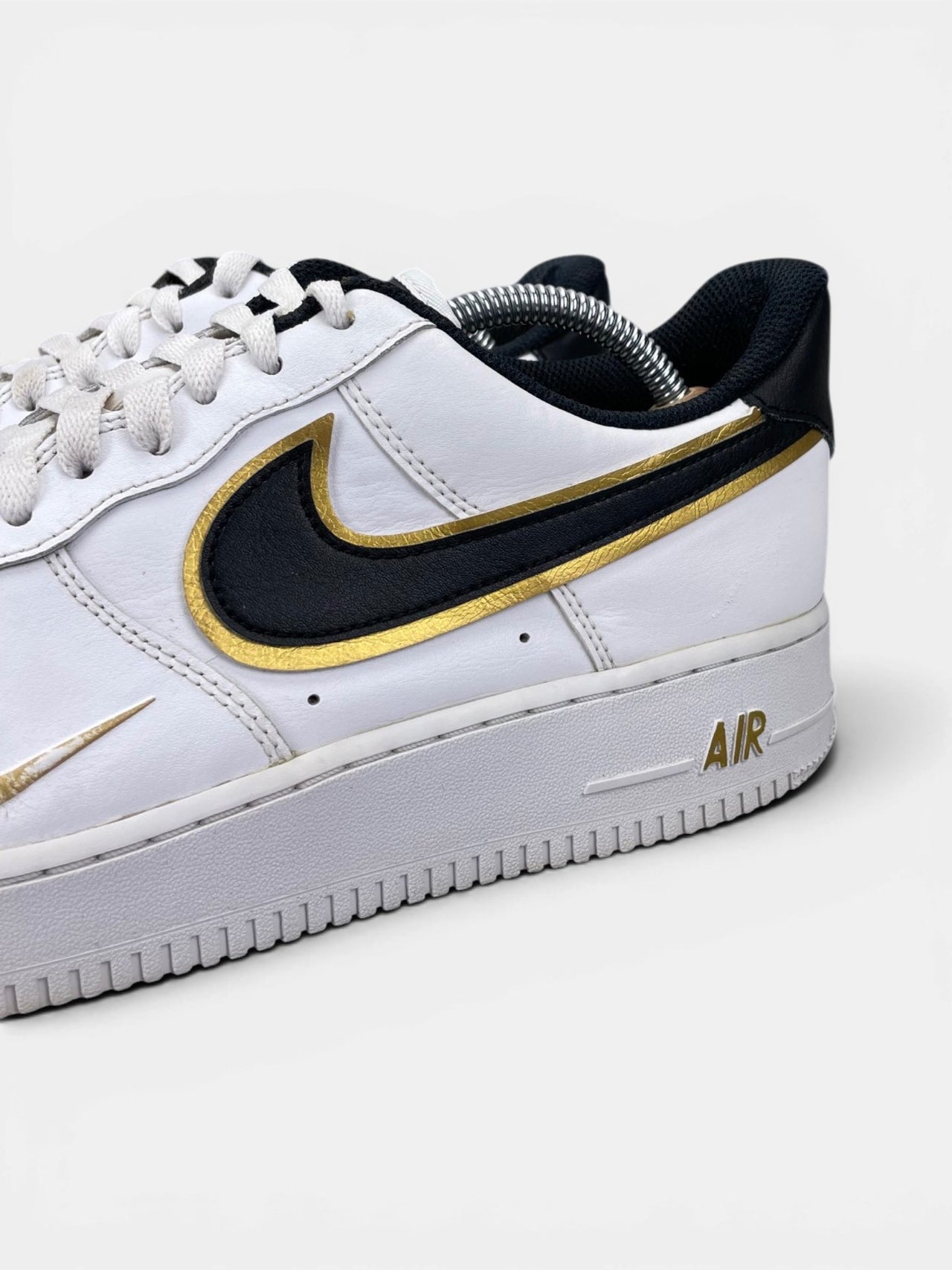 Nike Air Force 1 Low Metallic Gold — buty sportowe męskie w bardzo dobrym stanie rozmiar 43, opcjonalne zdjęcie 1