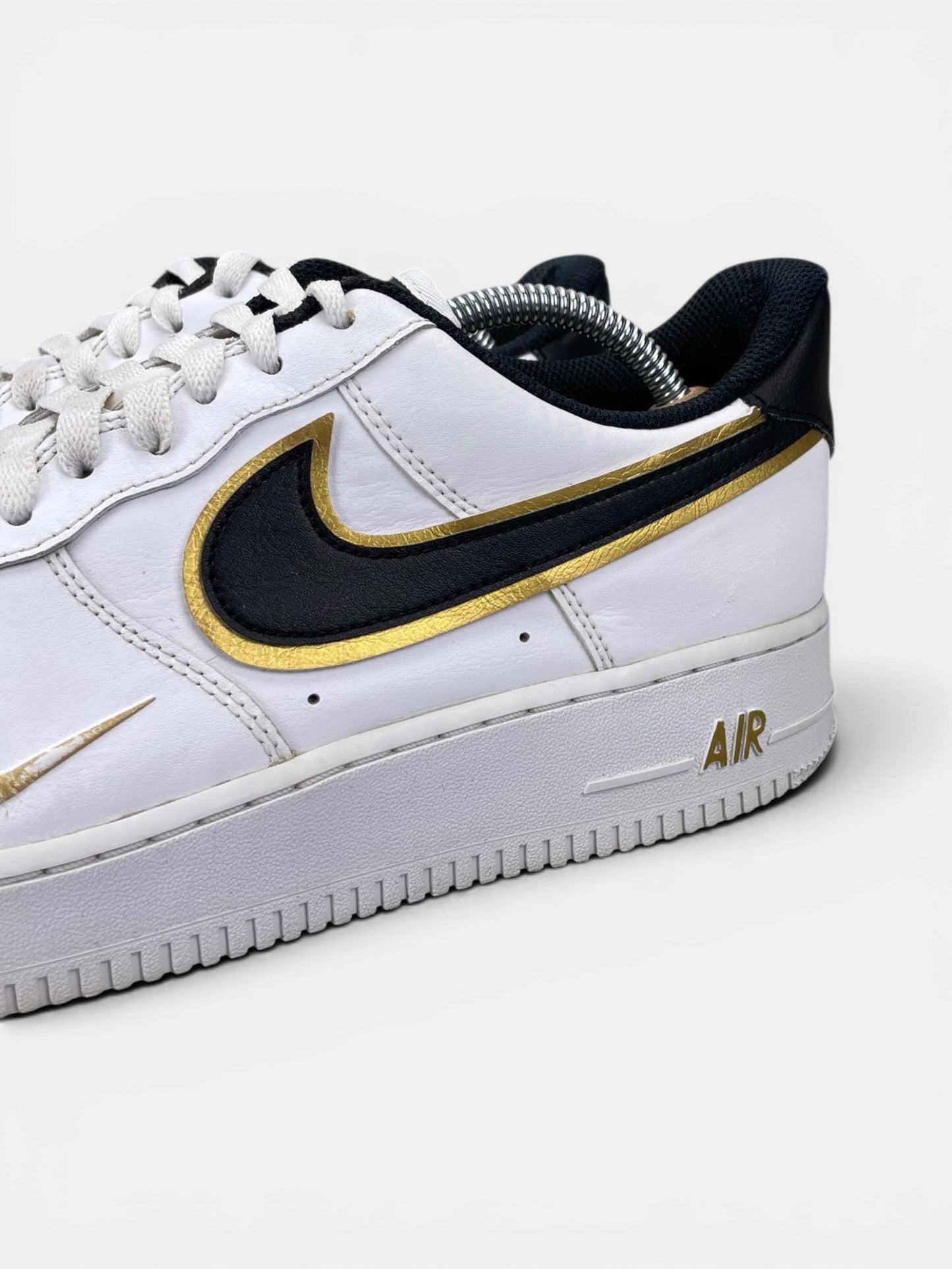 Nike Air Force 1 Low Metallic Gold — buty sportowe męskie w bardzo dobrym stanie rozmiar 43, opcjonalne zdjęcie 1
