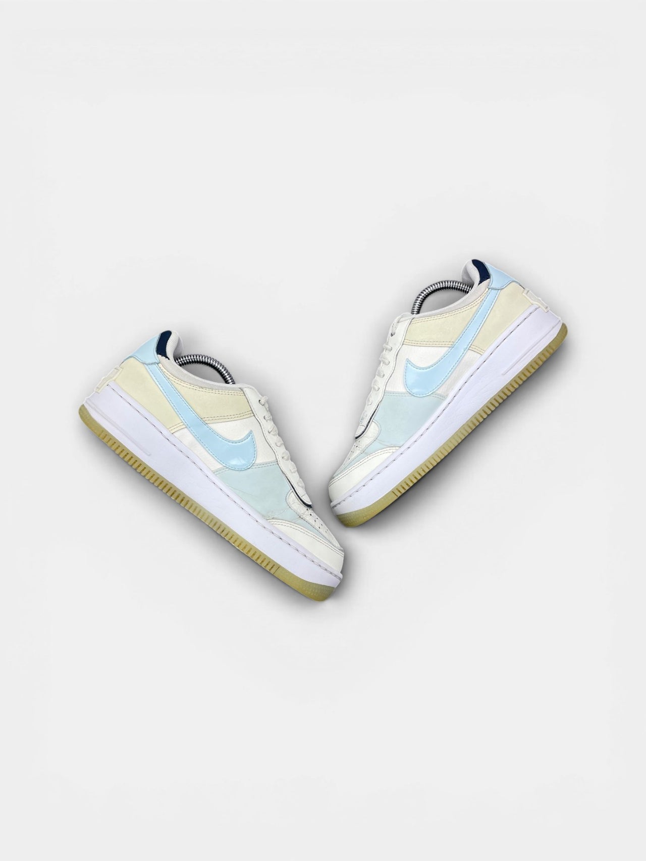 Nike Air Force 1 Low Shadow Sail Glacier Blue — buty sportowe damskie w bardzo dobrym stanie rozmiar 38, zewnętrzny panel prawego buta