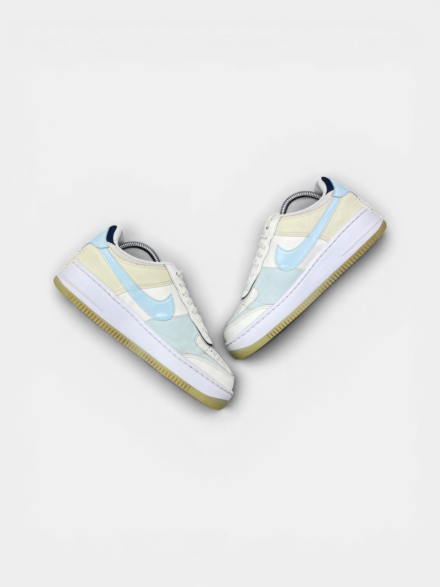 Nike Air Force 1 Low Shadow Sail Glacier Blue — buty sportowe damskie w bardzo dobrym stanie rozmiar 38, zewnętrzny panel prawego buta