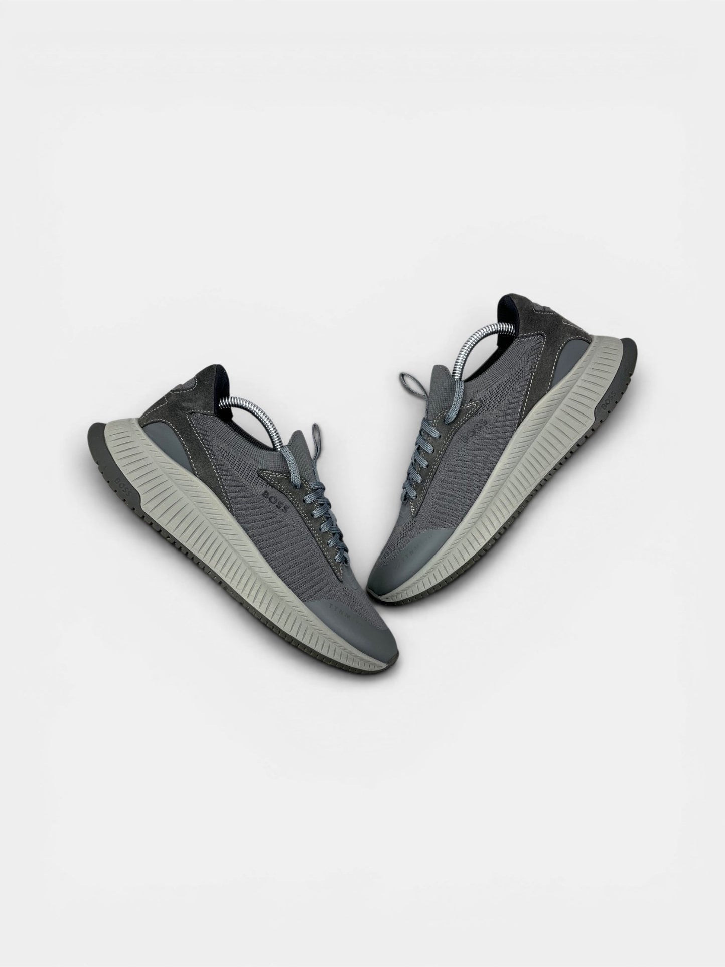Hugo Boss Boss Sneakers — buty sportowe męskie w bardzo dobrym stanie rozmiar 40, widok z góry na zewnętrzną stronę butów