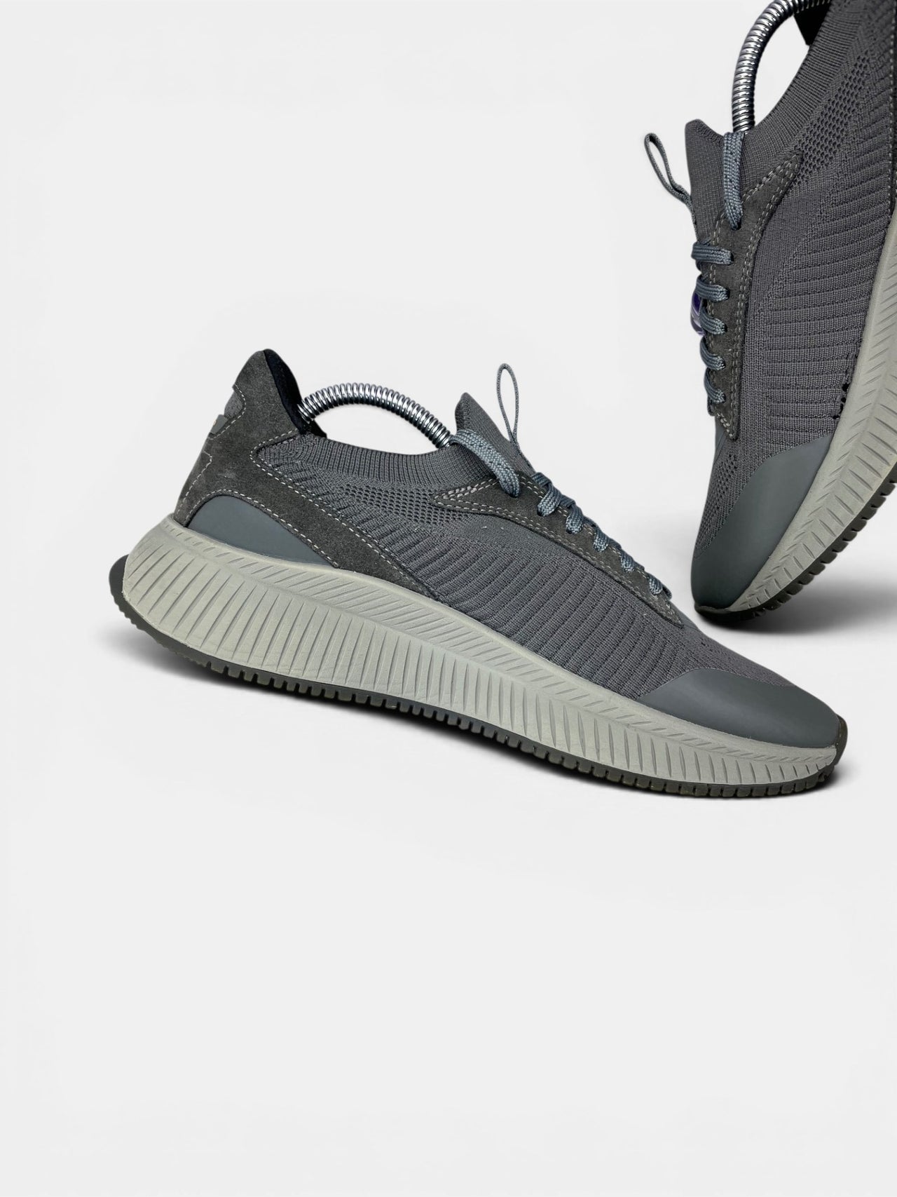 Hugo Boss Boss Sneakers — buty sportowe męskie w bardzo dobrym stanie rozmiar 40, wewnętrzny panel lewego buta
