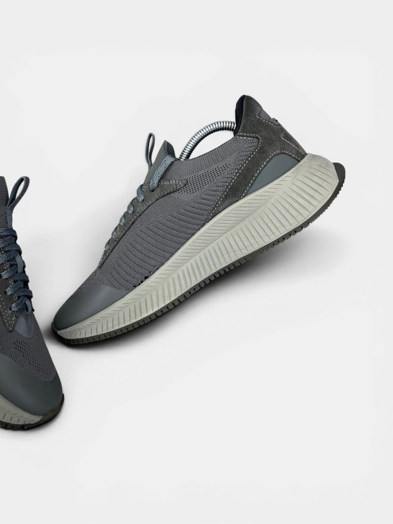 Hugo Boss Boss Sneakers — buty sportowe męskie w bardzo dobrym stanie rozmiar 40, wewnętrzny panel prawego buta