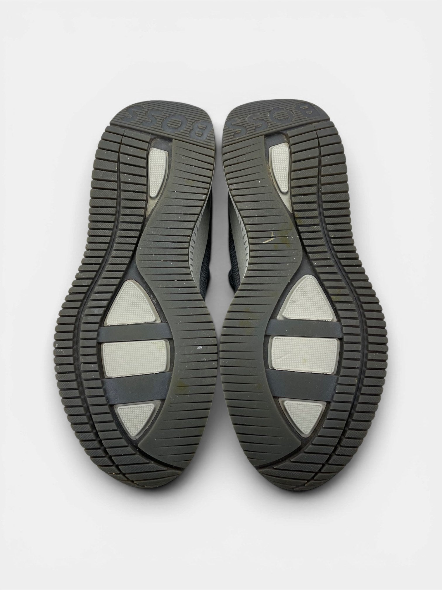 Hugo Boss Boss Sneakers — buty sportowe męskie w bardzo dobrym stanie rozmiar 40, podeszwa