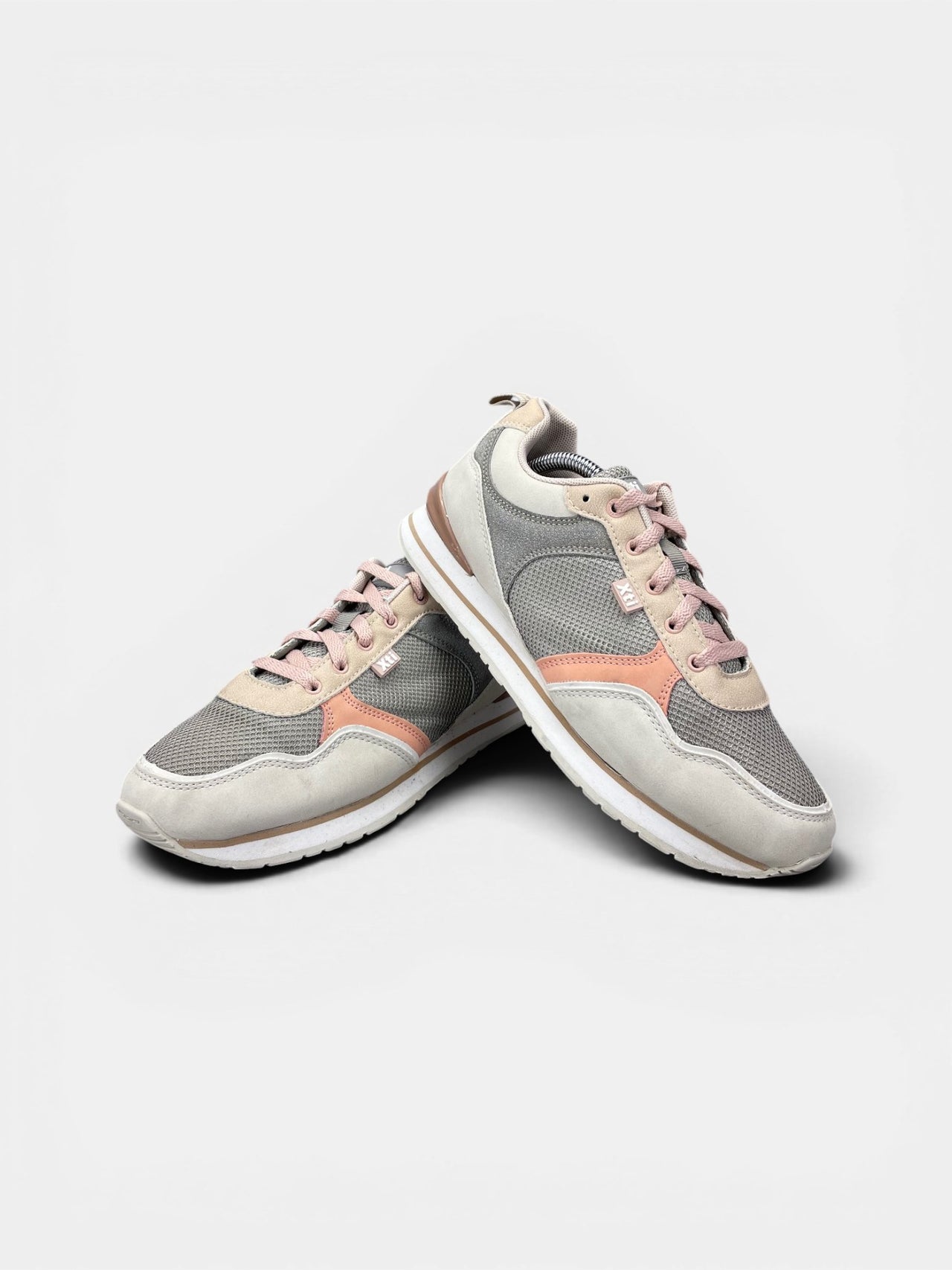 Xti Sneakers — buty sportowe damskie w bardzo dobrym stanie rozmiar 39, boczny profil