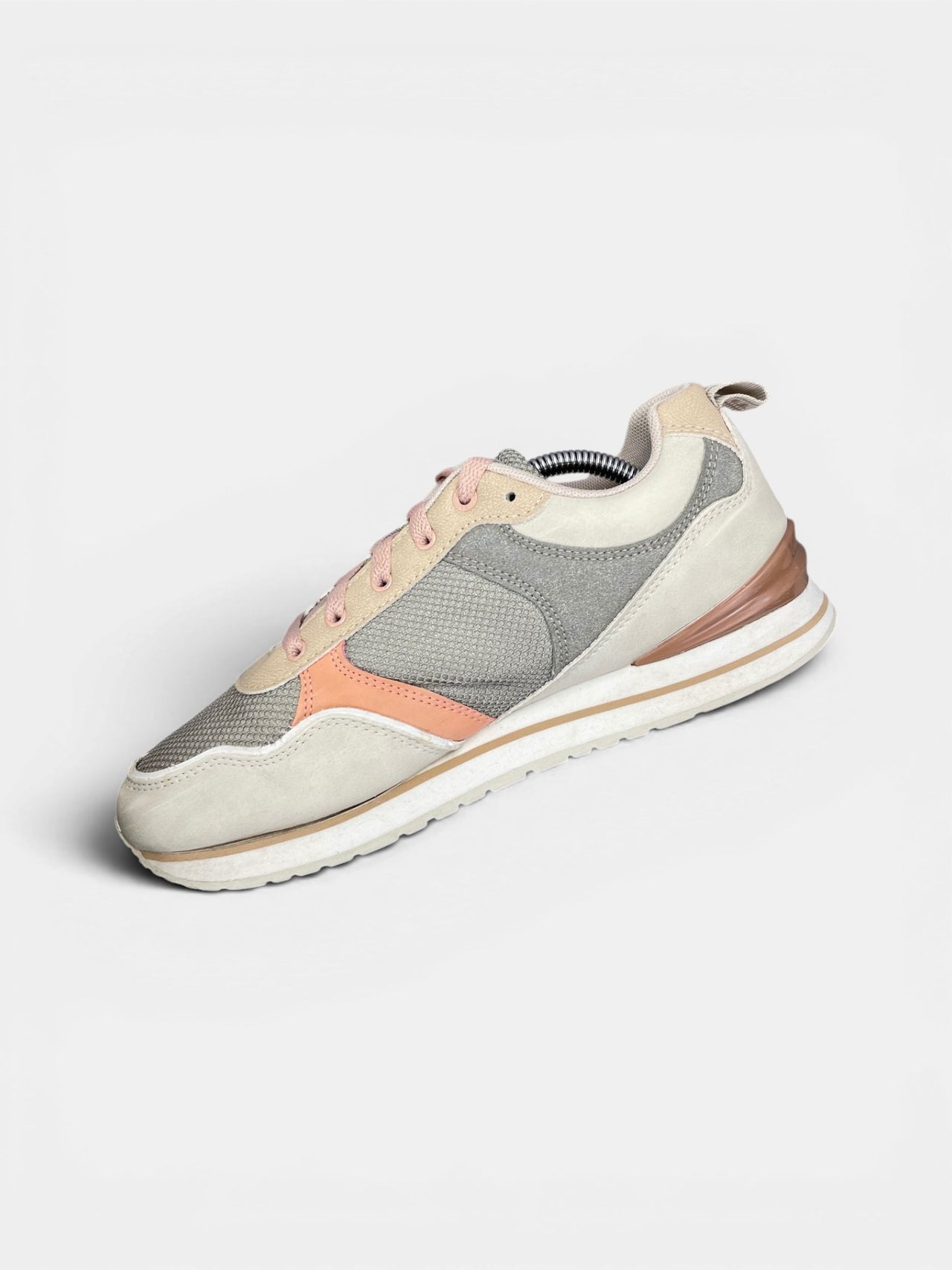 Xti Sneakers — buty sportowe damskie w bardzo dobrym stanie rozmiar 39, wewnętrzny panel prawego buta