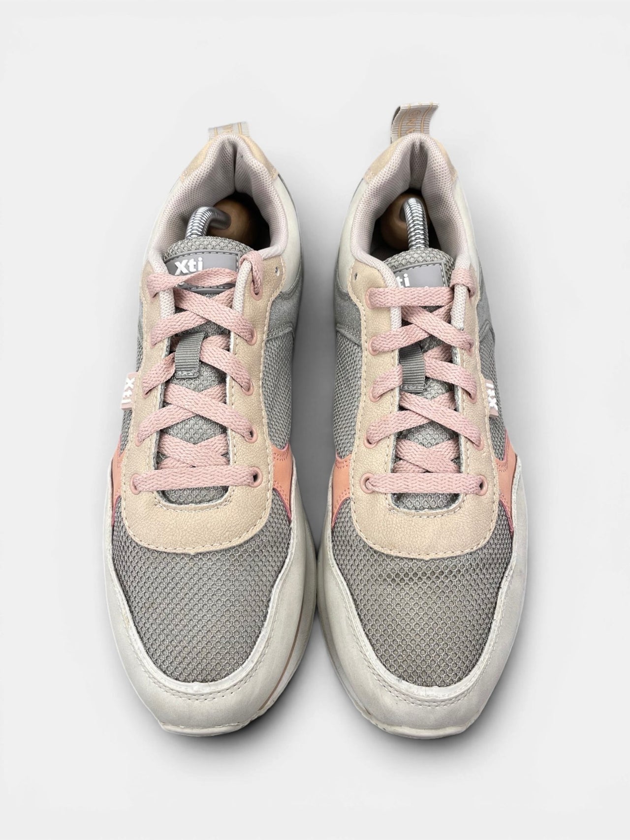 Xti Sneakers — buty sportowe damskie w bardzo dobrym stanie rozmiar 39, widok z góry