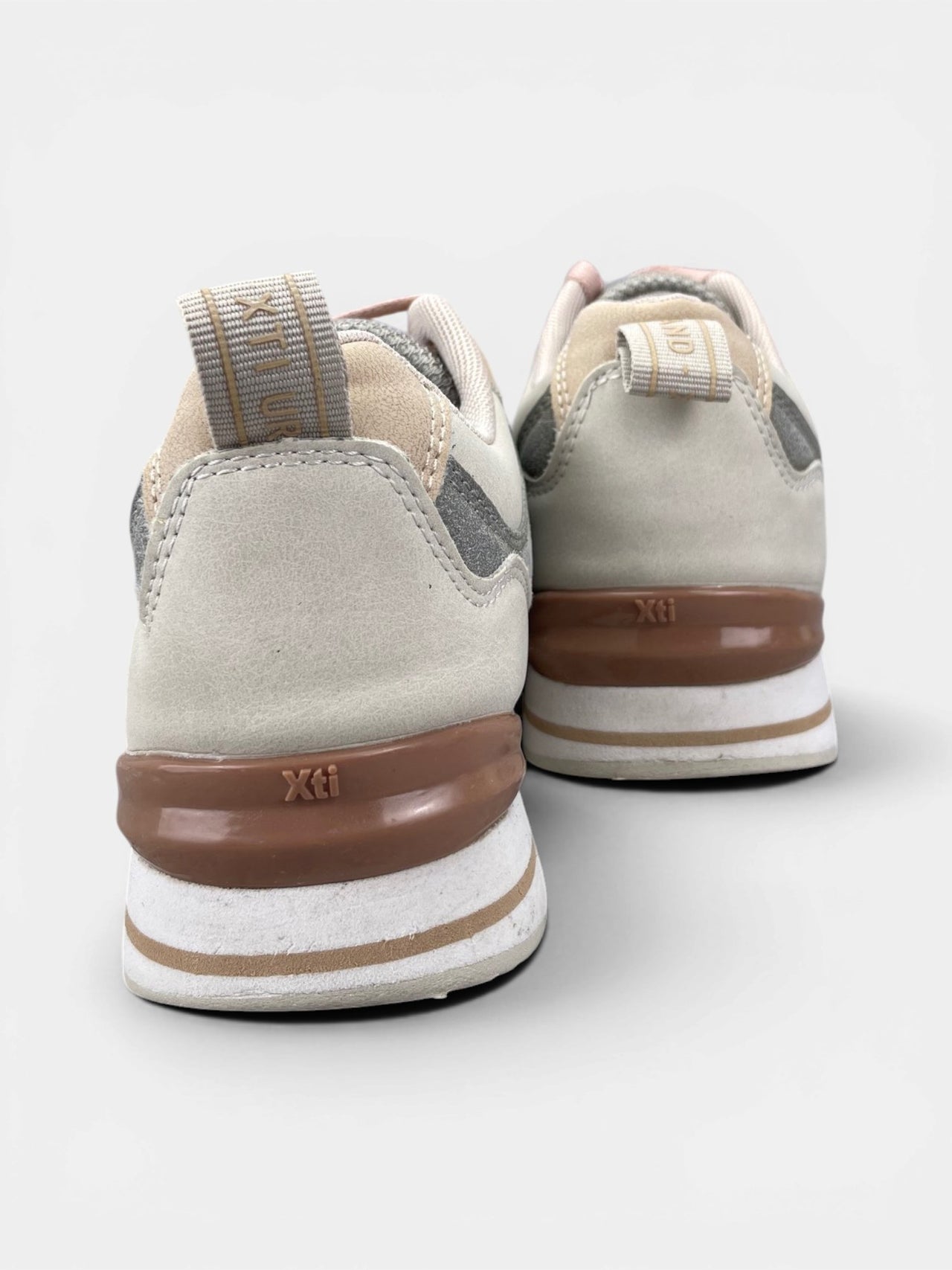 Xti Sneakers — buty sportowe damskie w bardzo dobrym stanie rozmiar 39, widok z tyłu