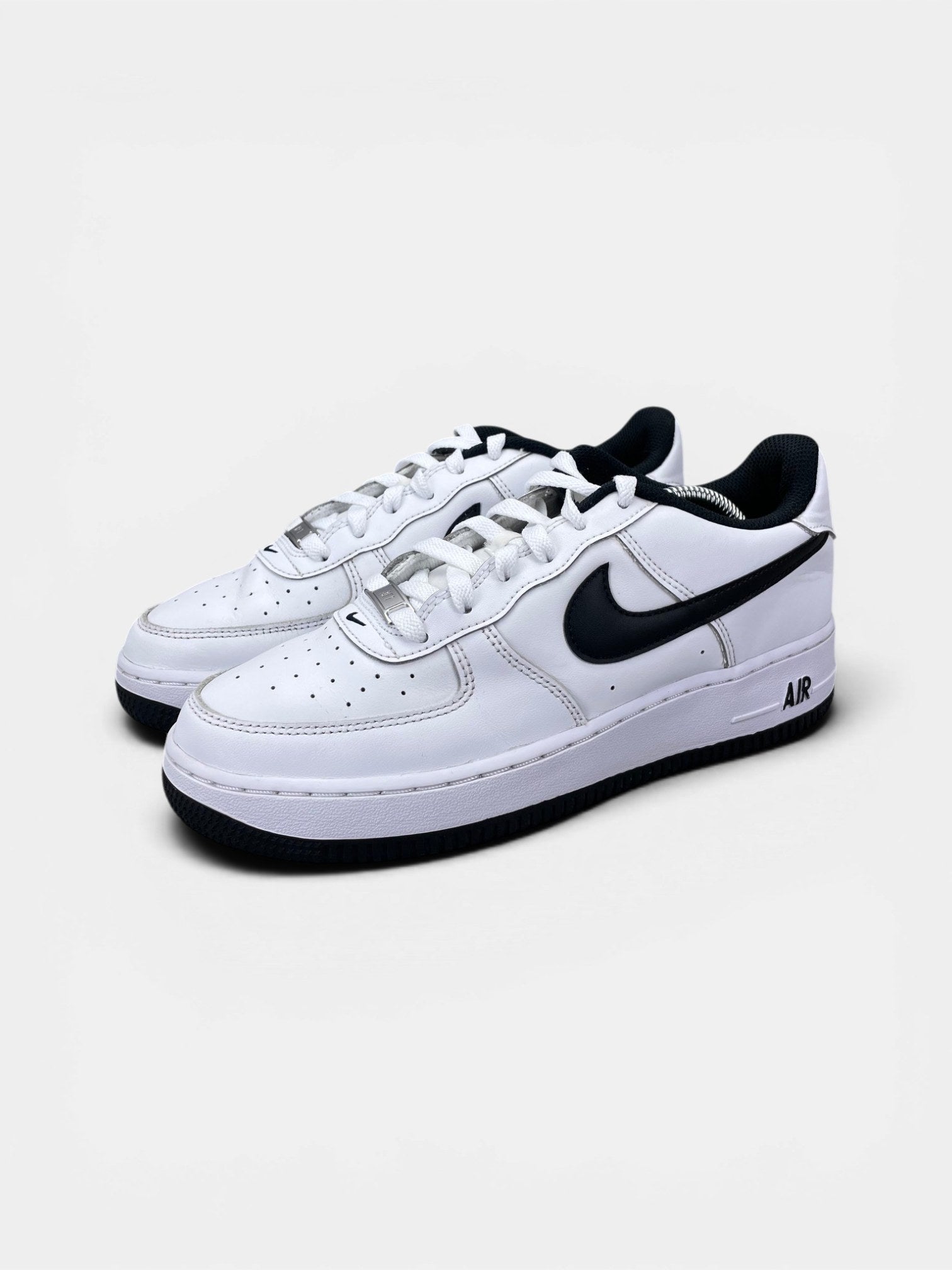 Nike Air Force 1 LV8 3 — buty sportowe damskie w bardzo dobrym stanie rozmiar 40, widok z boku