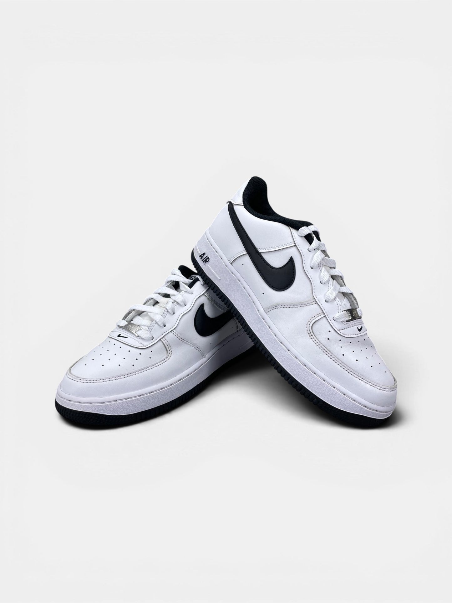 Nike Air Force 1 LV8 3 — buty sportowe damskie w bardzo dobrym stanie rozmiar 40, boczny profil