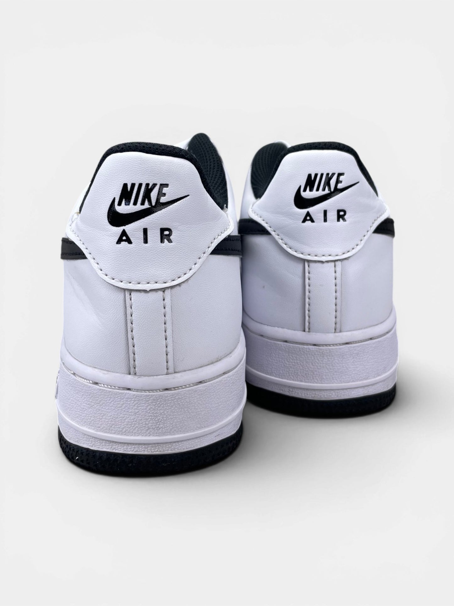 Nike Air Force 1 LV8 3 — buty sportowe damskie w bardzo dobrym stanie rozmiar 40, widok z tyłu