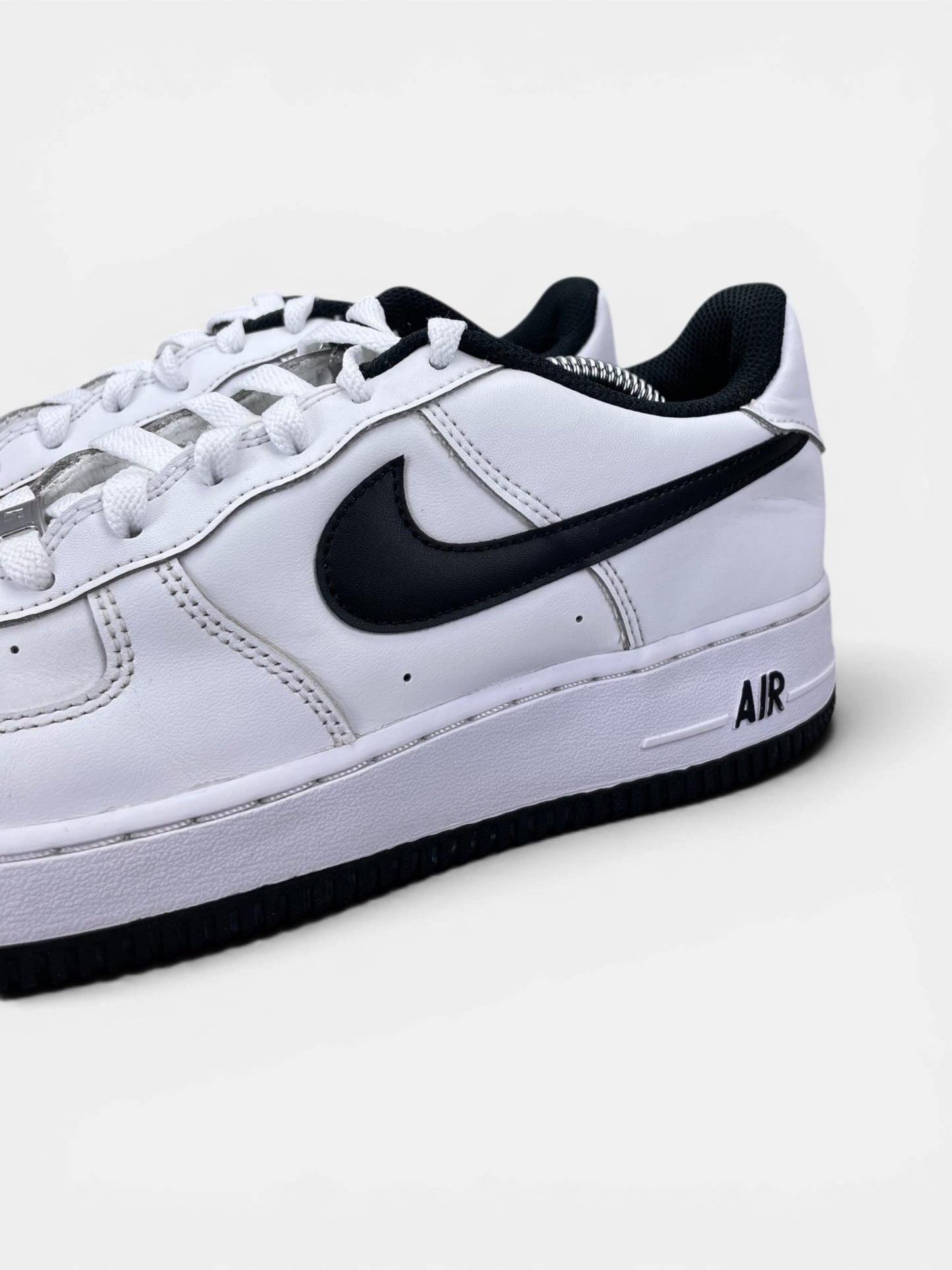 Nike Air Force 1 LV8 3 — buty sportowe damskie w bardzo dobrym stanie rozmiar 40, opcjonalne zdjęcie 1