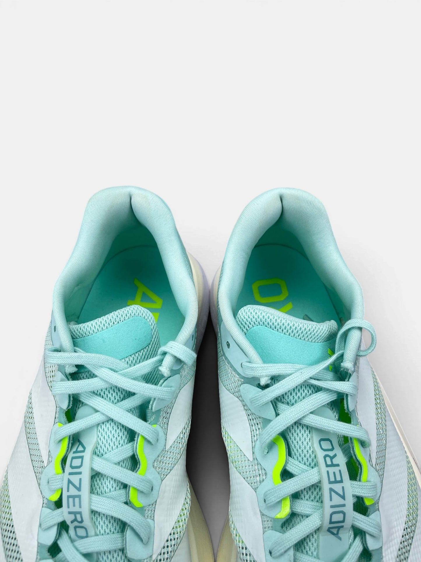 Adidas Adizero Boston 13 — buty sportowe damskie w bardzo dobrym stanie rozmiar 38 2/3, zapiętki butów