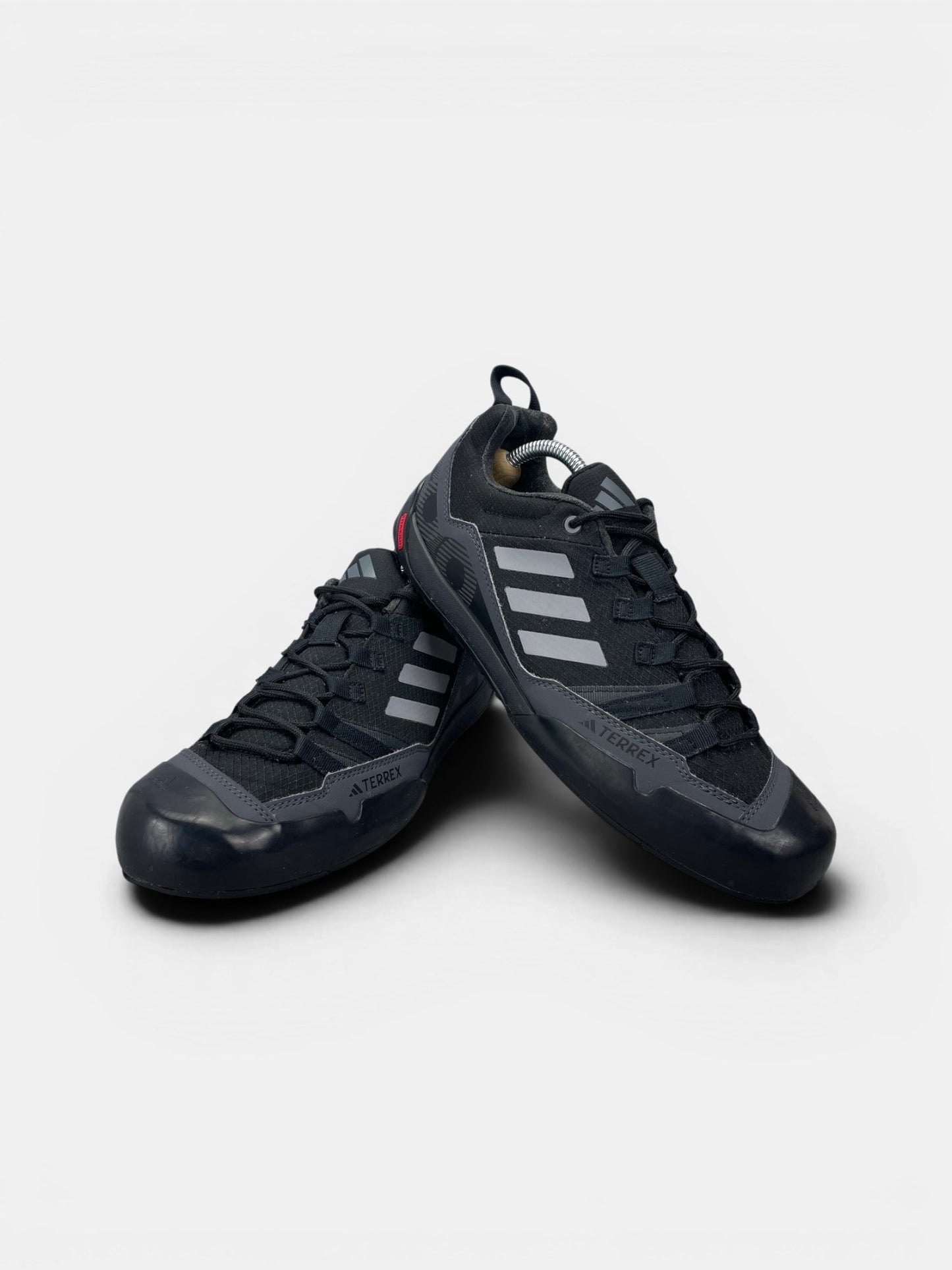 Adidas Terrex Swift Solo 2.0 Core Black — buty sportowe męskie w bardzo dobrym stanie rozmiar 43 1/3, boczny profil